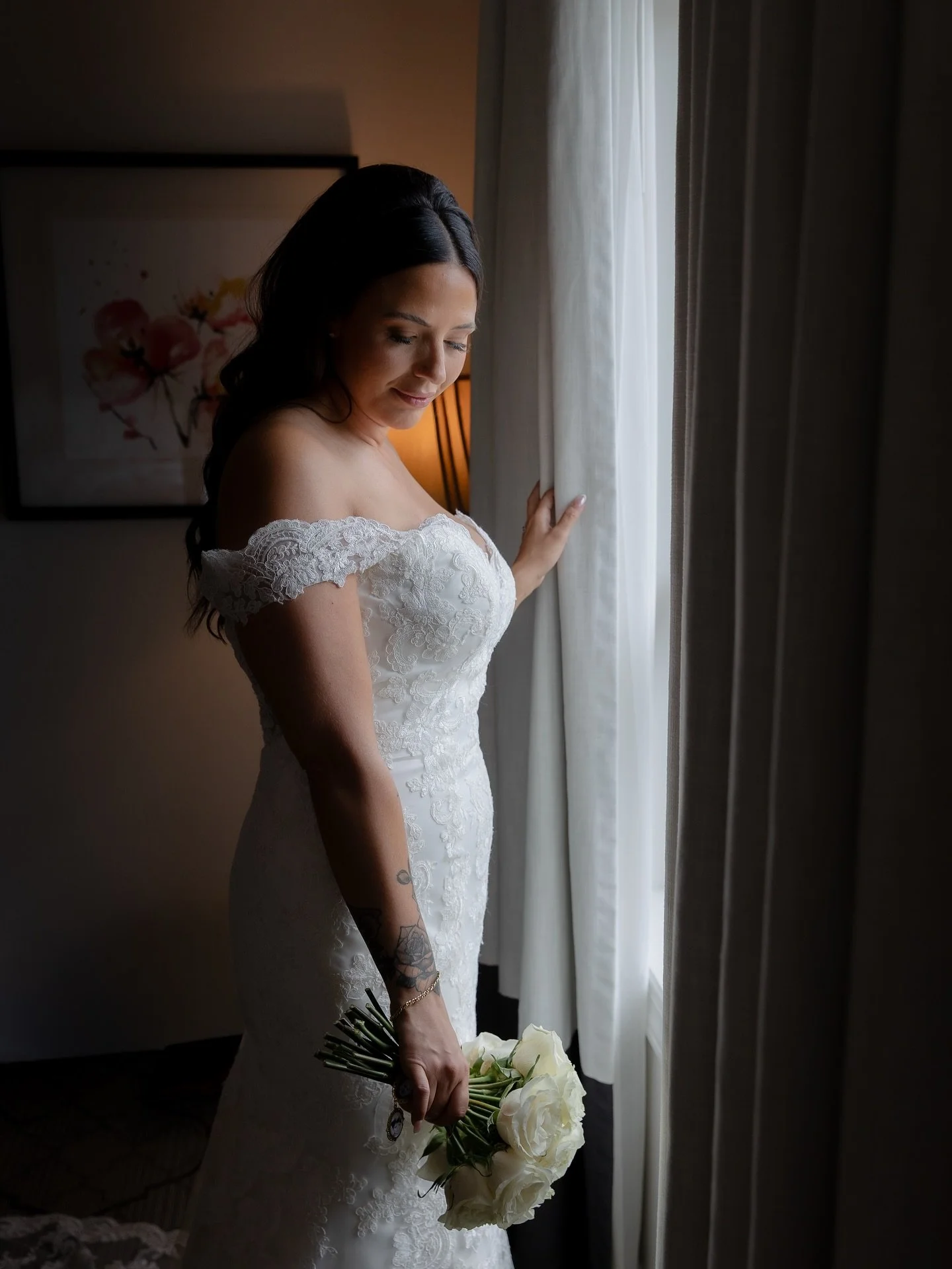 A beautiful moment with our bride Kayla. 💖  Venue @hotelgrandpacific #bride #bcbride #canadianbride
