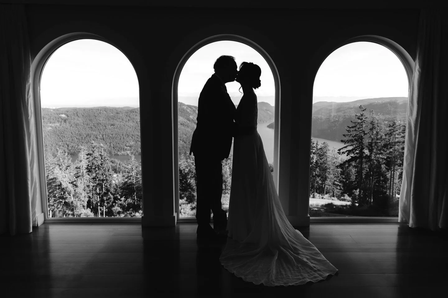 A beautiful moment @villaeyrie *
*
*
*
*
#weddingphotographer #victoriabc #victoriabcwedding #yyjweddings #weddingsvancouver #bcwedding #westcoastweddings #2025bride #weddingphotography #bcweddings #weddingphotos #vancouverislandweddings #canadianwed