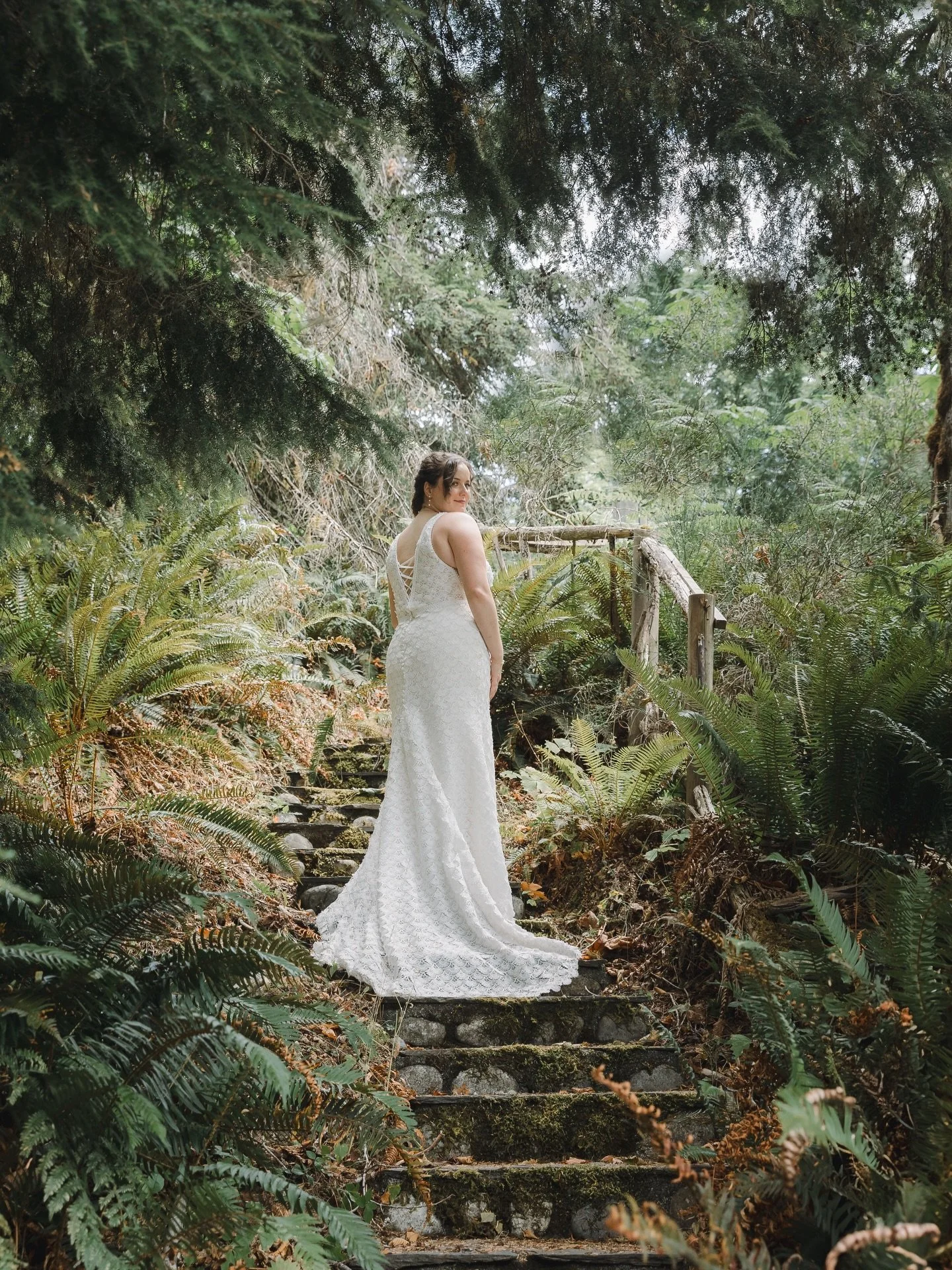 Our gorgeous bride Alicia ❤️ This was such a pretty spot for this photo. 
*
*
*
#VancouverIslandWeddings  #VancouverIslandBride #canadianweddingphotographer  #BCWeddings  #PNWWeddings #westcoastwedding #westcoastweddings #bcbride #vancouverislandphot