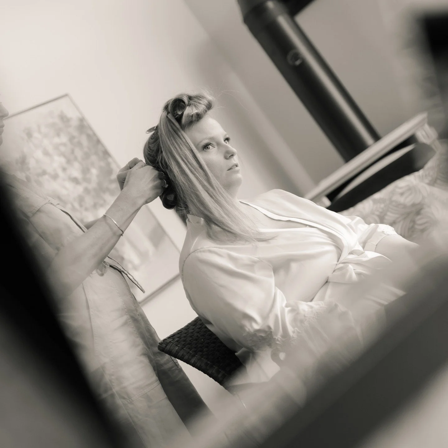 Morning prep reflections with Sheri from Sheri and Larkin @summithousemalahat #blackandwhitephoto #brideprep #bcbride #vancouverislandweddingphotographer