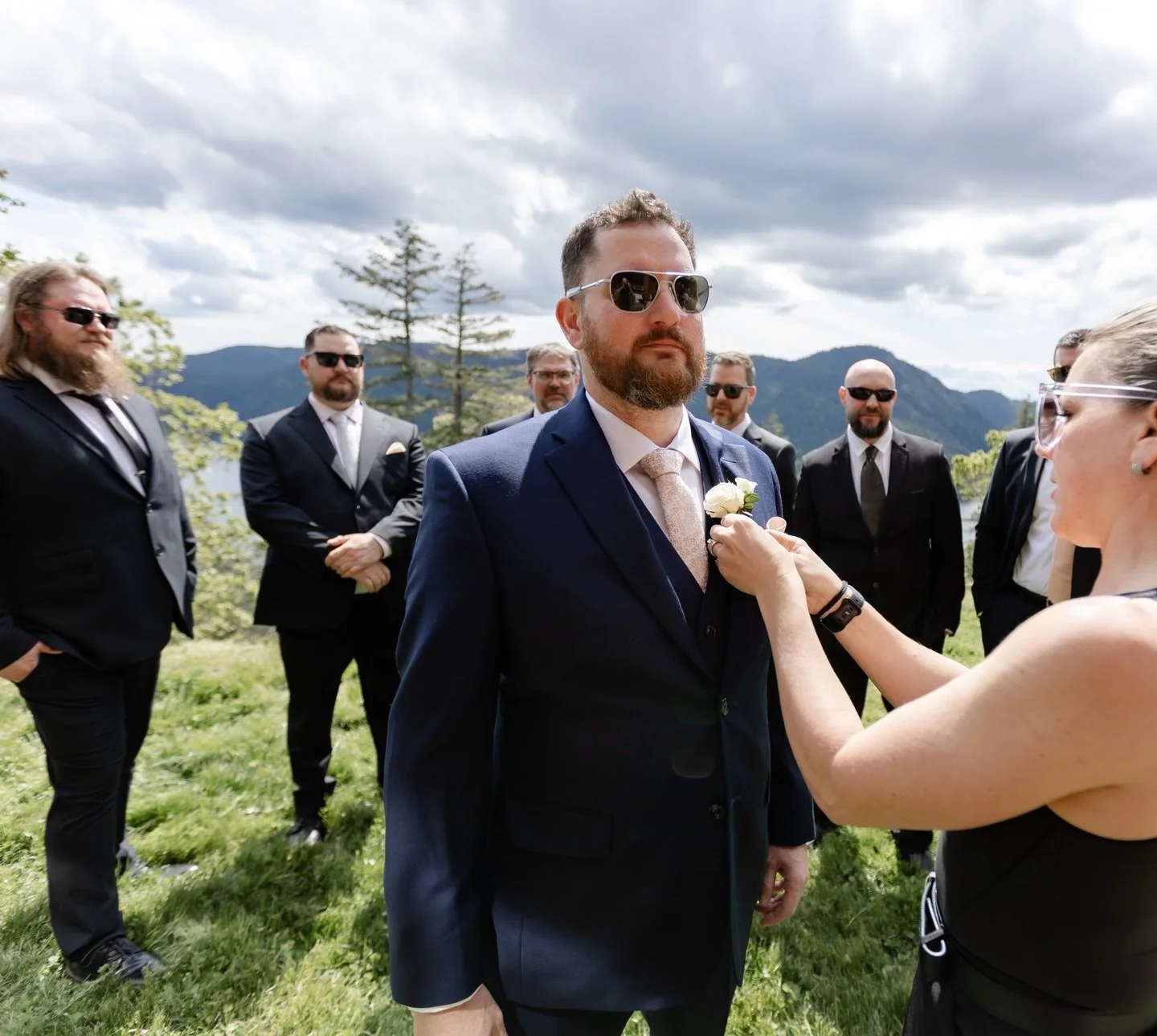 Getting that boutonniere just right with @beautybrideweddings at @summithousemalahat #westcoastwedding #vancouverislandphotographer #canadianweddingphotographer #bcweddingphotographer