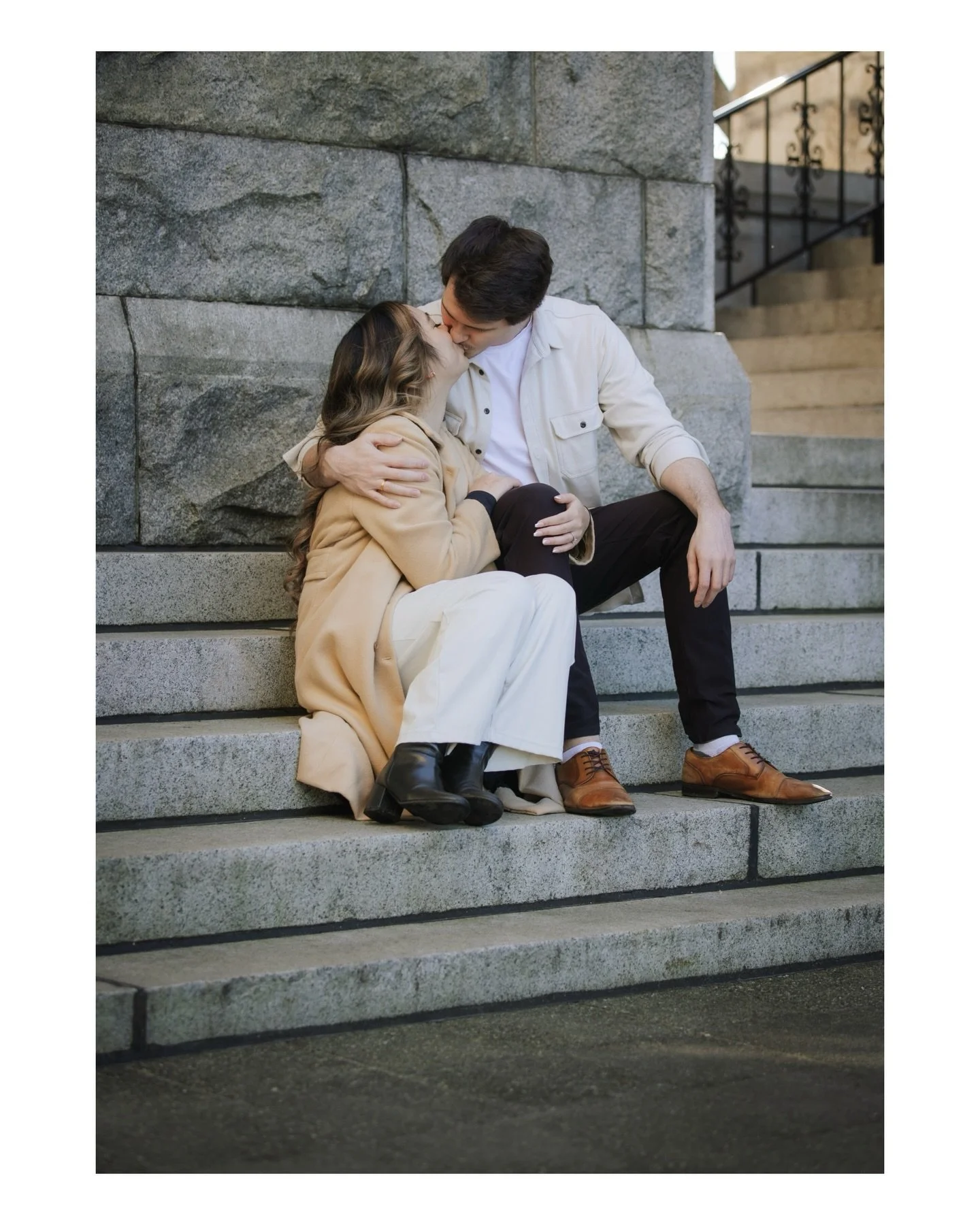 Sunday we had the best time photographing our Valentines Giveaway winners Andrea and Jack! Some sneak peeks from@our session downtown Victoria. #victoriabccanada🇨🇦 #couplesphotography #love