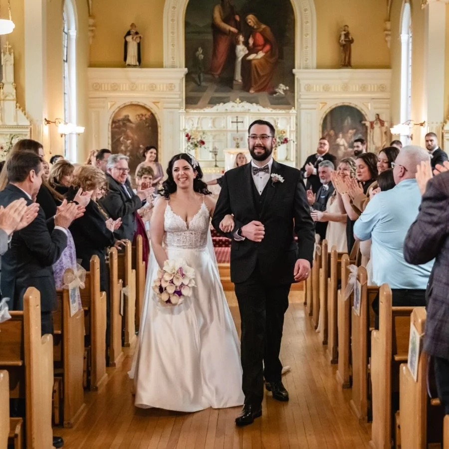 Walking into married life with a standing ovation. No pressure or anything. 🥰 #weddingday #lindseymillarphotography #bcweddingphotographer #vancouverislandweddingphotographer