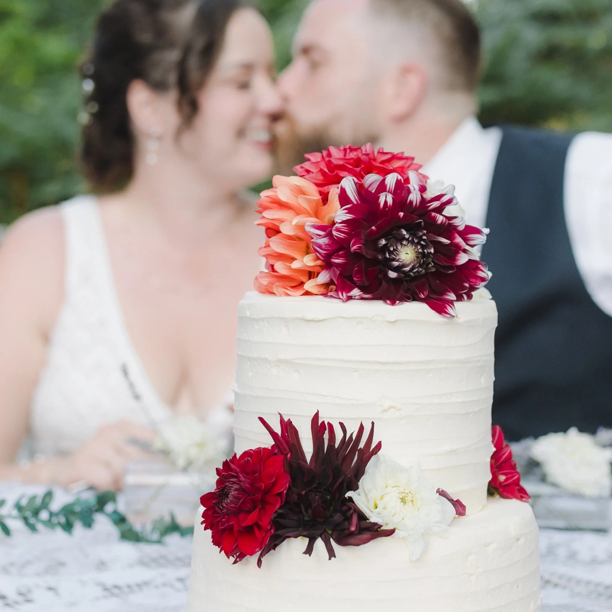 Mmmmm cake. From Alycia and Linden&rsquo;s wedding day. #westcoastweddings #bcweddings #canadianweddingphotographer #vancouverislandwedding #lindseymillarphotography