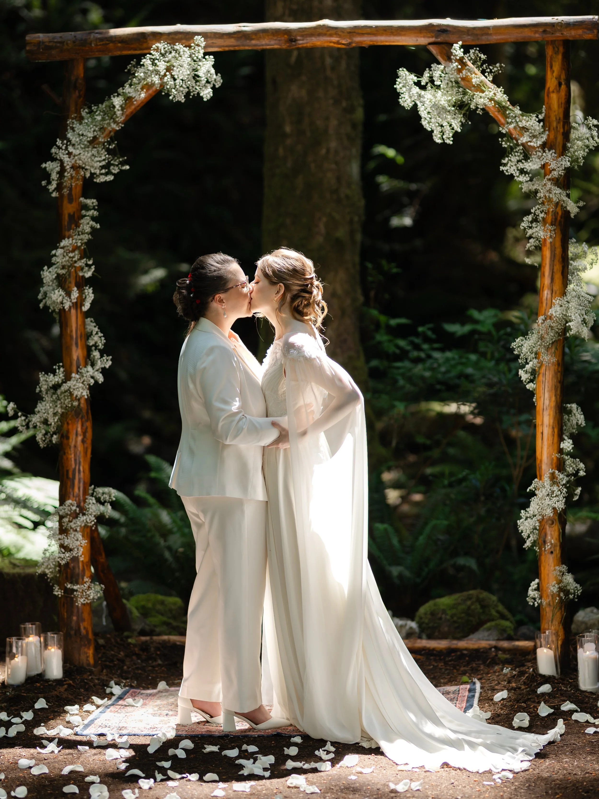 Our most heartfelt congratulations to Stassi and Taylor. You couldn&rsquo;t have picked a more beautiful day for your wedding. Married at beautiful Cedar Haven in Sooke this past week. #lindseymillarphotography #westcoastweddings #bcweddings #canadia