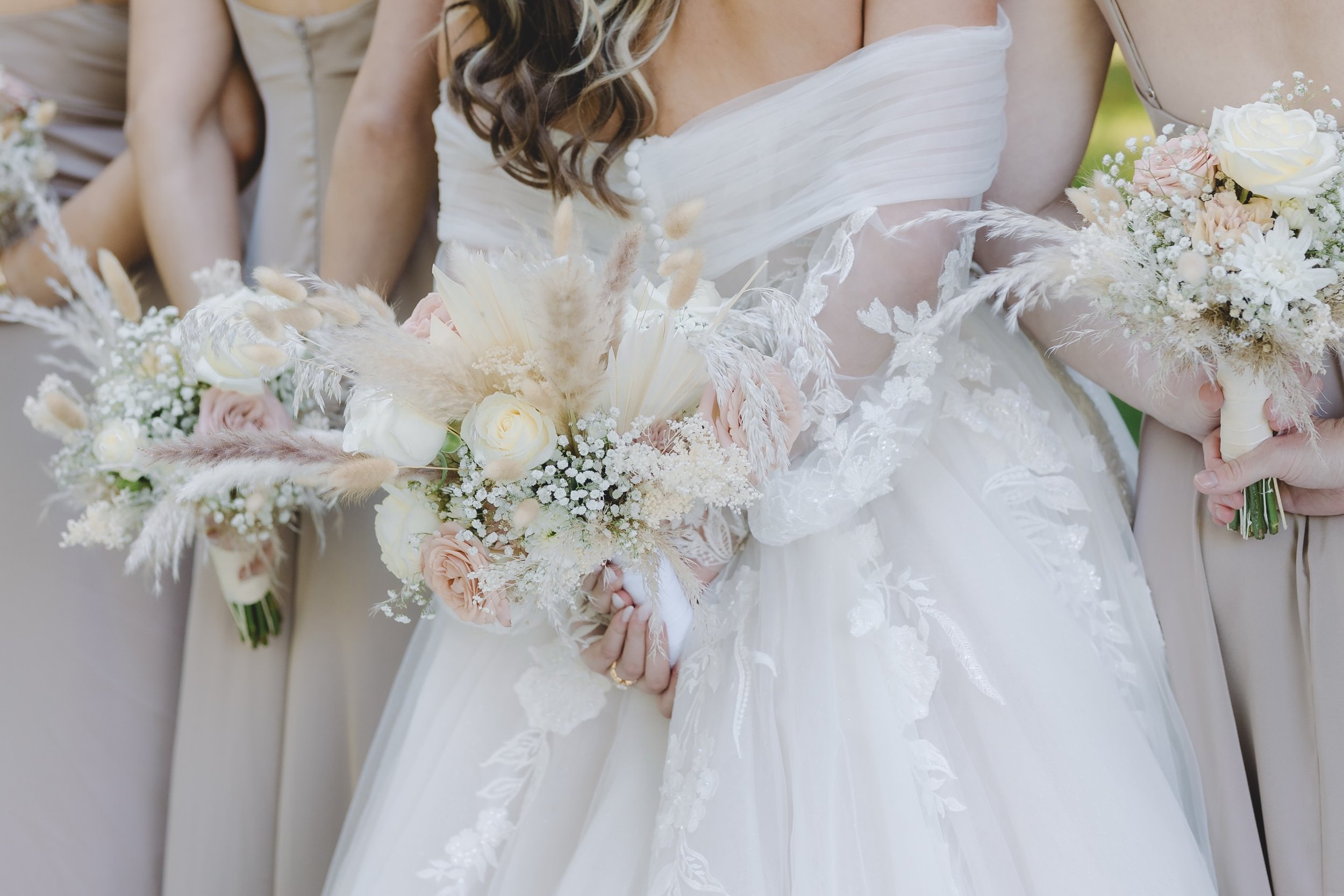 So many beautiful moments with Sydney and Paul and their bridal party. Makeup @prettydaybeautyco Hair by @alanalylahairartist Wedding Organizer @beautybrideweddings #canadianweddingphotographer #bcweddingphotographer #vancouverislandwedding #lindseym