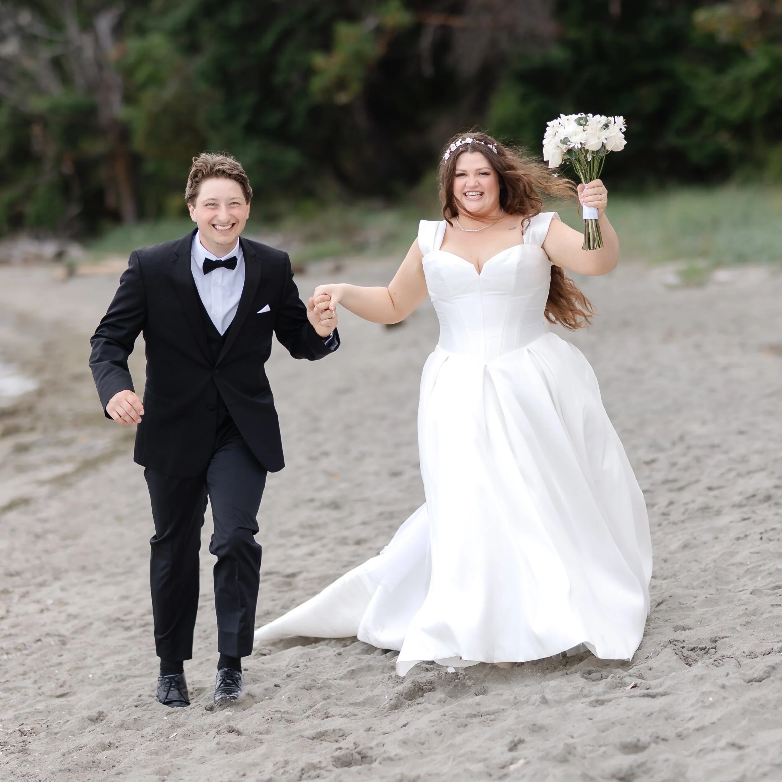 These two were definitely walking on sunshine! Preview from Liv and Sam taken at @tighnamara What a fantastic wedding day! #weddingphotography #westcoastweddings #canadianweddingphotographer #newlyweds #lindseymillarphotography