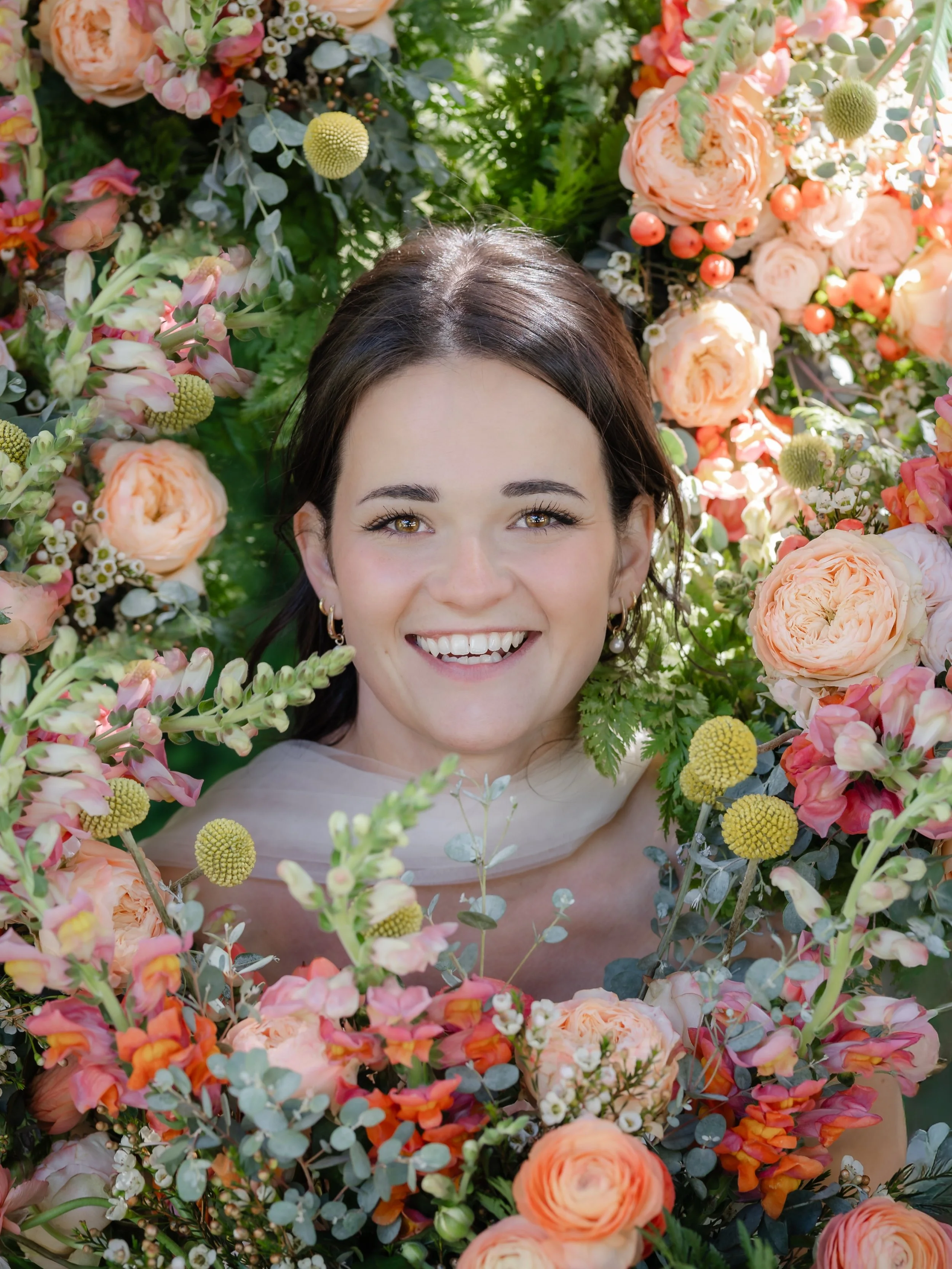 Julia surrounded by some of her favourite people, carrying the most beautiful florals from @

I always make time for a few photos that highlight the bouquets and the bridal party together. They&rsquo;re a big part of the look and feel of the day, and