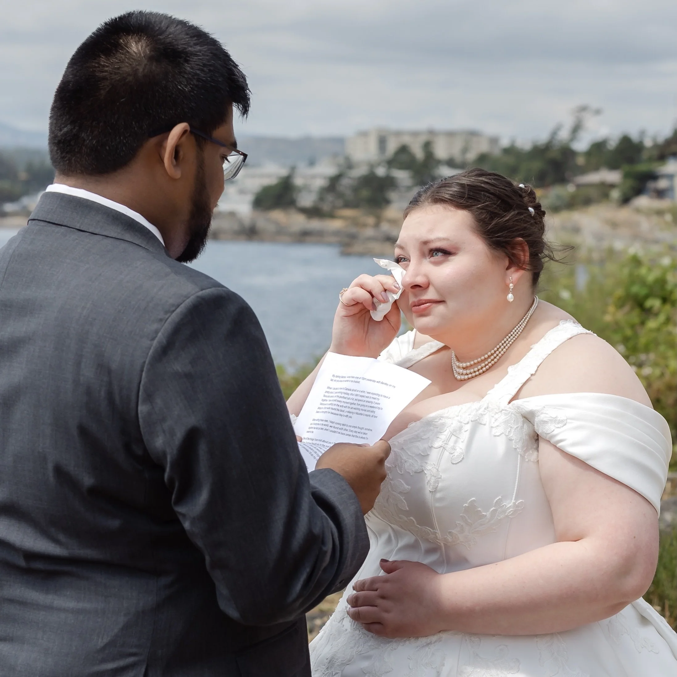 One single beautiful moment from a day filled with love, joy and happiness. 🥰 #westcoastweddings #weddingceremony❤️ #lindseymillarphotography #yyjphotographer #weddingphotography