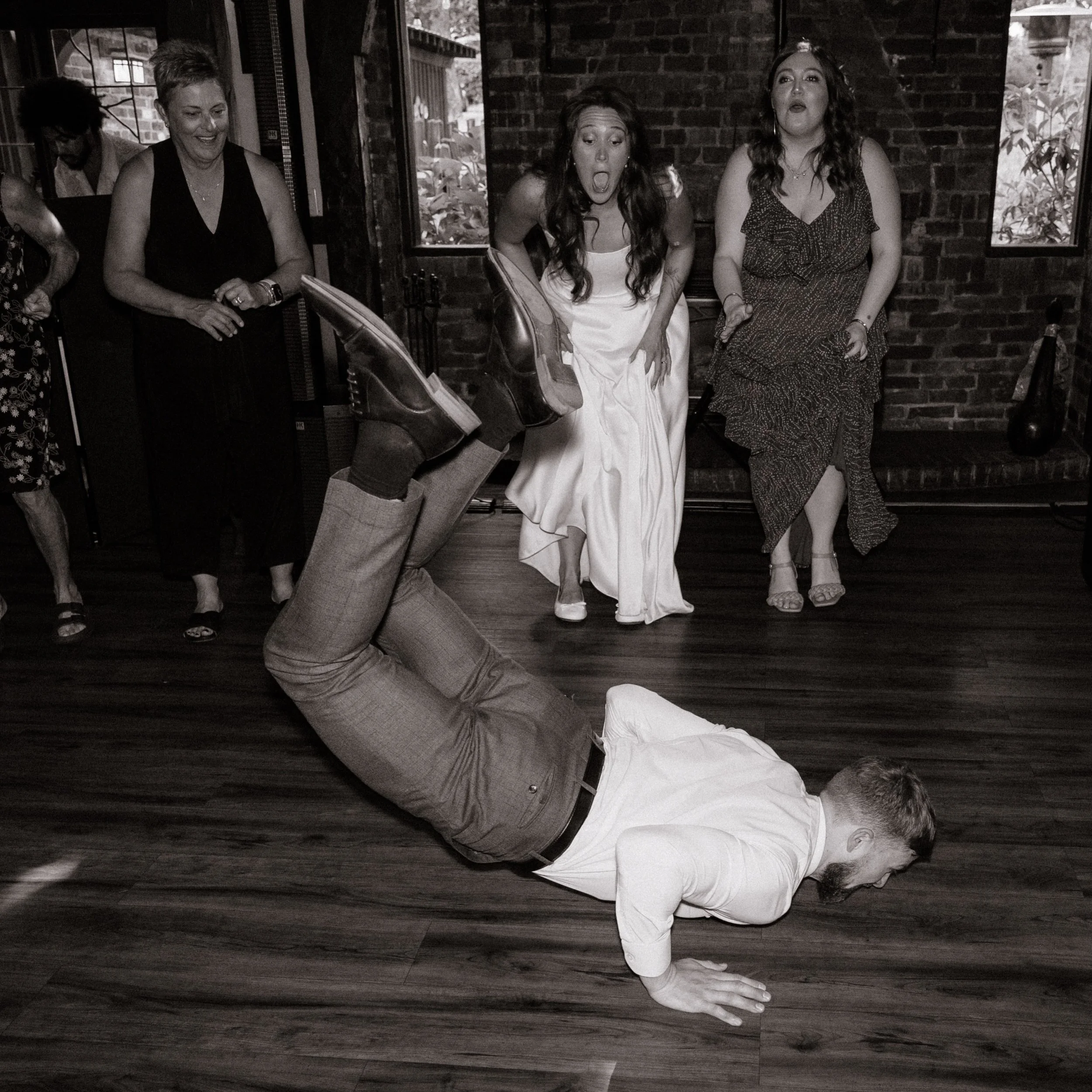We LOVE a good dance move! 💥 #lindseymillarphotography #bcweddingphotographer #vancouverislandwedding #canadianweddingphotographer