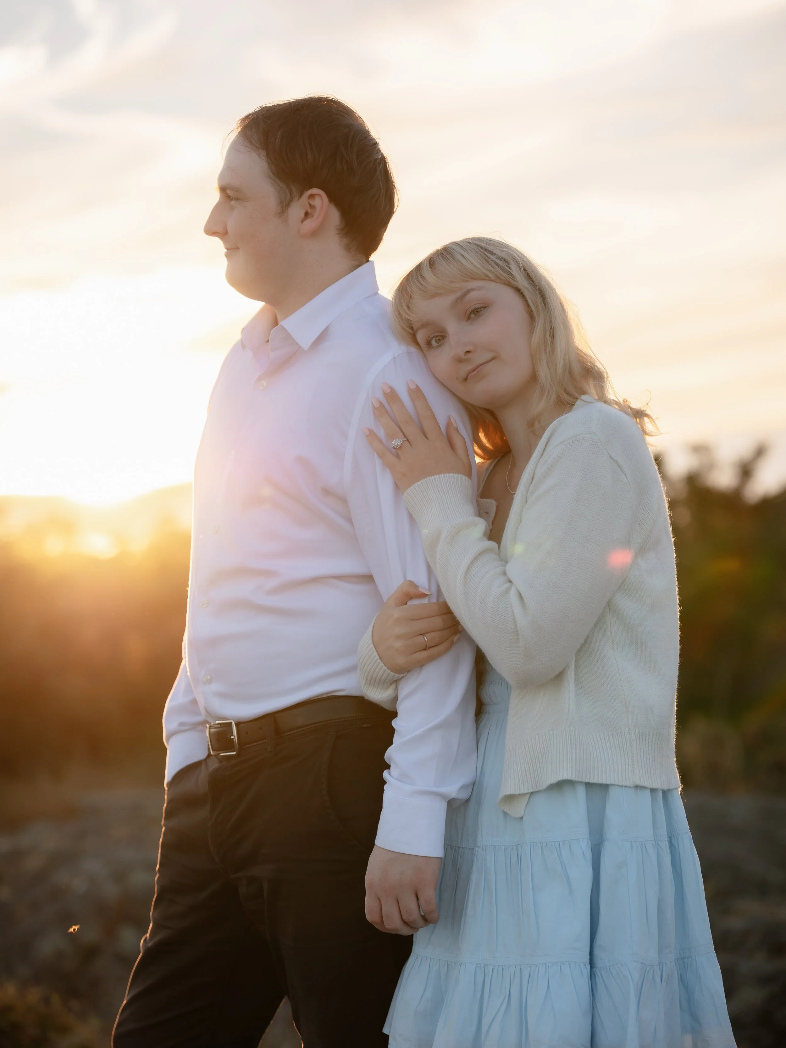 Golden hour Engagement Session with Maya and Marcus. Taken at #cattlepoint on Monday evening. We are excited to photograph their wedding day in September! ❤️ #couplesphotographer #engagementphoto #lindseymillarphotography #couplesphotography