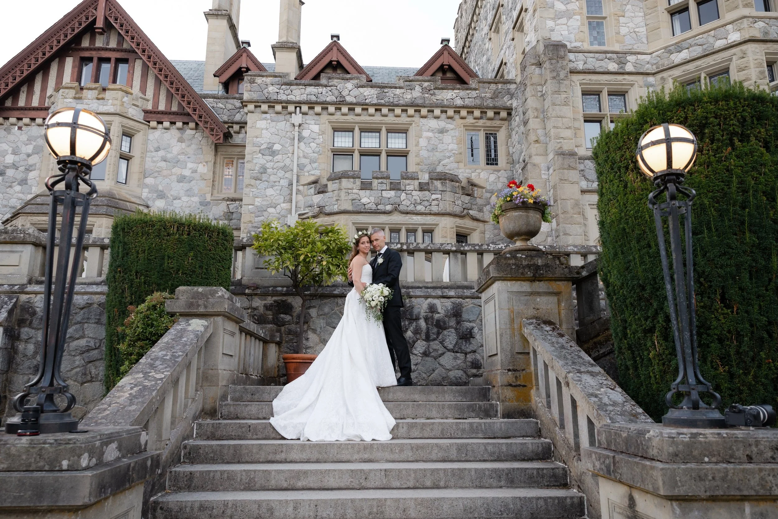 This weekend I&rsquo;ll be finishing M &amp; S gorgeous Hatley Castle wedding gallery 🥰 

Venue @hatleycastleweddings 
Organizer @beautybrideweddings 
Catering @truffles_catering 
Makeup @prettydaybeautyco 
Florals @jenningsflorists 
Hair @abbeautyc