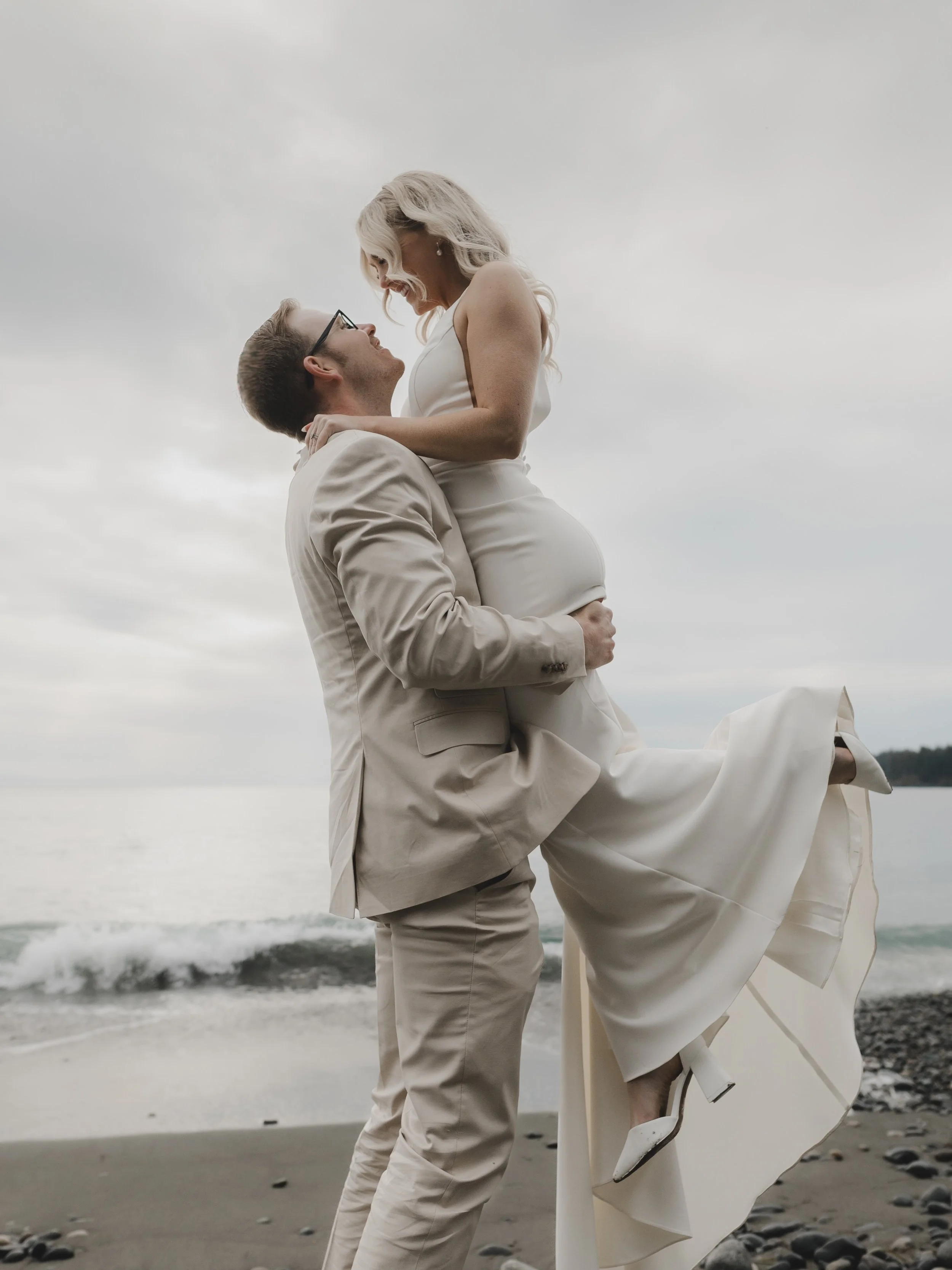 Wishing Nikki and Connor a very happy 2nd Anniversary ❤️ 

Hair and Makeup @costa_chic 

#frenchbeach #bcwedding #westcoastwedding #lindseymillarphotography