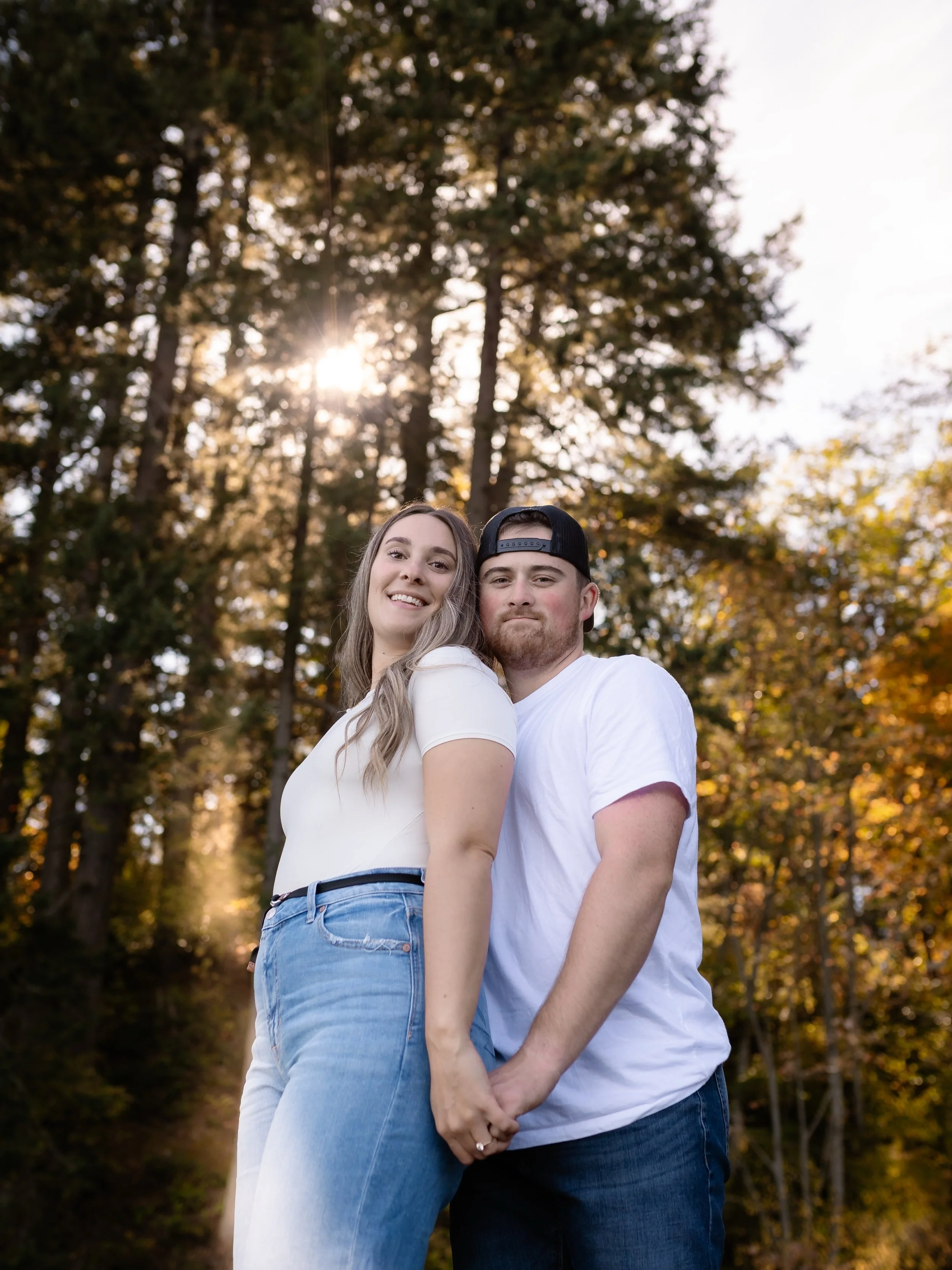 Autumn is my favourite season for couples, family and portrait sessions! 🍁🍂 Taylee and Connor at Albert Head Lagoon. #couplesphotography #yyjphotographer #vancouverislandphotographer #lindseymillarphotography