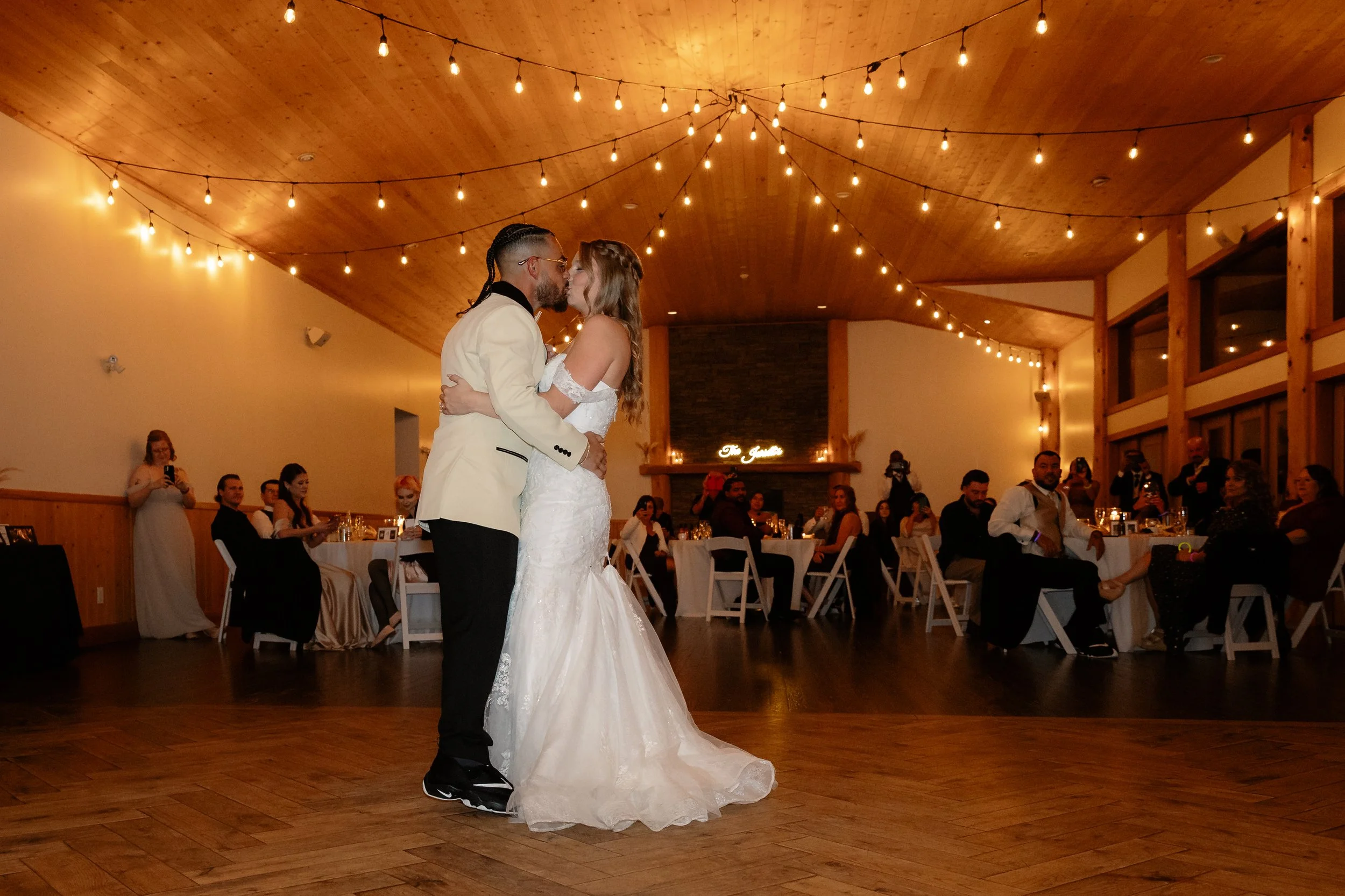 Andrea and Tyler2020270031558R5A0562.jpg