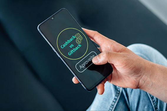 Cashback vs Giftback: entenda a diferença e escolha a melhor estratégia para fidelizar seus clientes