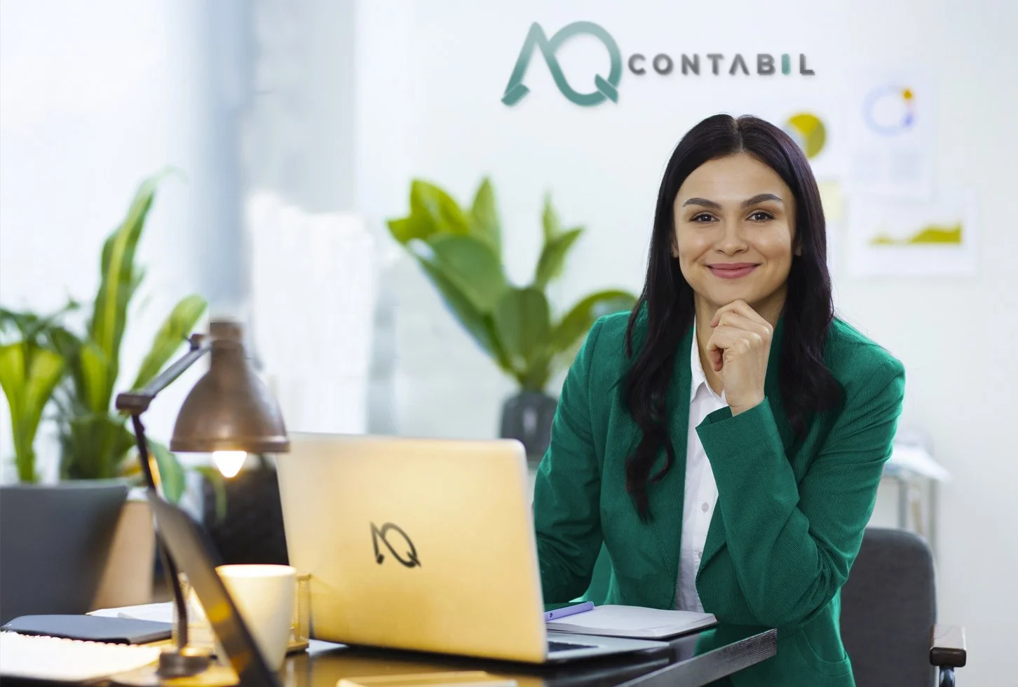 Posso ser CLT e MEI? Guia para não errar em direitos, impostos e limite de faturamento