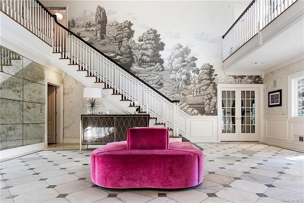 foyer.jpg
