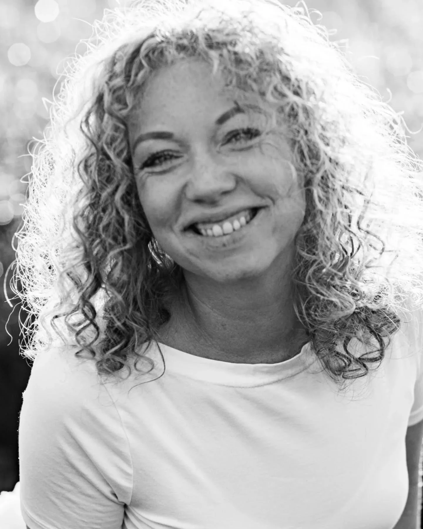 Lache. Lebe. Genie&szlig;e und flie&szlig;e. Sei du selbst. Schenk dir ein l&auml;cheln. Ber&uuml;hr dich. Halt dich fest. Sie dir eine Zuflucht. Eine Heimat. Ein sicherer Ort. Sp&uuml;re dein Lachen ganz tief in dir drin. Die W&auml;rme. Die Euphori