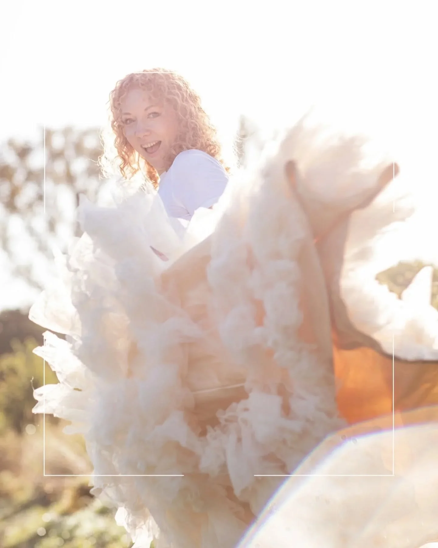 Pure Lebensfreude und Dynamik 🍂. 
Ich liebe die emotionale, ruhige Fotografie und gleichsam liebe ich es Lebensfreude sichtbar zu machen.  Gemeinsam zu lachen, in der Sonne zu drehen, sich bewegen und f&uuml;hlen was all das mit dir macht. 
Und manc