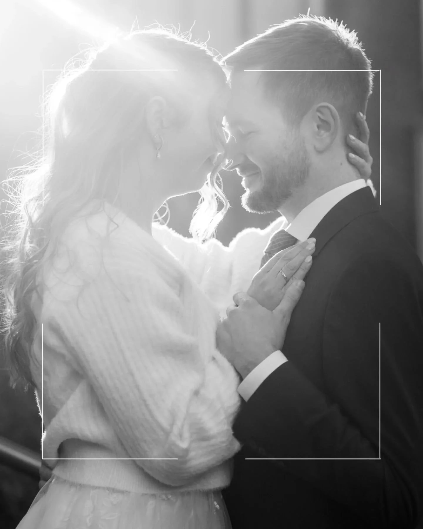 Geschichten erz&auml;hlen. Momente einfangen.  Echt und mit Gef&uuml;hl.  Jedes Paar ist anders. Wie auch jeder Mensch. Geduld und Zuneigung und ein gutes Gesp&uuml;r f&uuml;r den besonderen Moment. 
Ich mags gern nat&uuml;rlich. Liebe das Gegenlicht