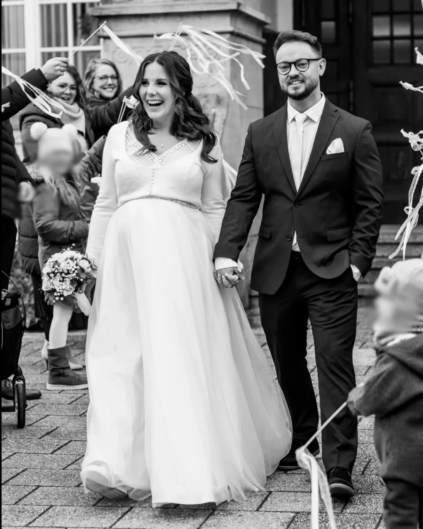 Die erste Hochzeit in 2026 🫶🏽
Kalt, mit Schnee und Wind und zwischendurch auch Sonne.  Einem runden Bauch, strahlenden Gesichtern und liebevollen Blicken.  Vielen Umarmungen, einigen Tr&auml;nen, traumhaften Momenten und unvergesslichen. 
Die Liebe