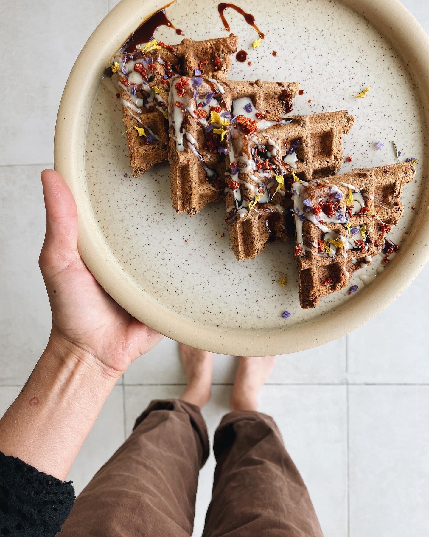 CHAGA GRAIN-FREE WAFFLES 🧇 &mdash;&mdash; recipe by yt, @clairesharrynroberto 

Hands down, waffles were one of my absolute fave things to eat growing up. Probably because I hardly ever got the chance to eat them! We didn&rsquo;t have a waffle iron 