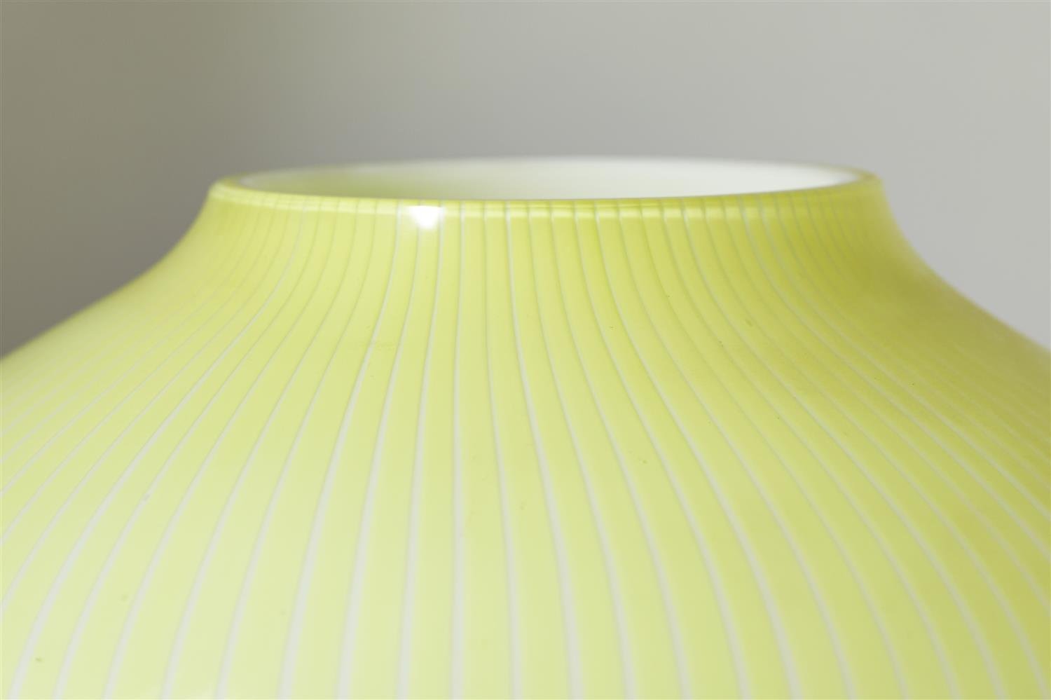 4_2181191_table-lamp-designed-by-massimo-vignelli-for-venini.jpg