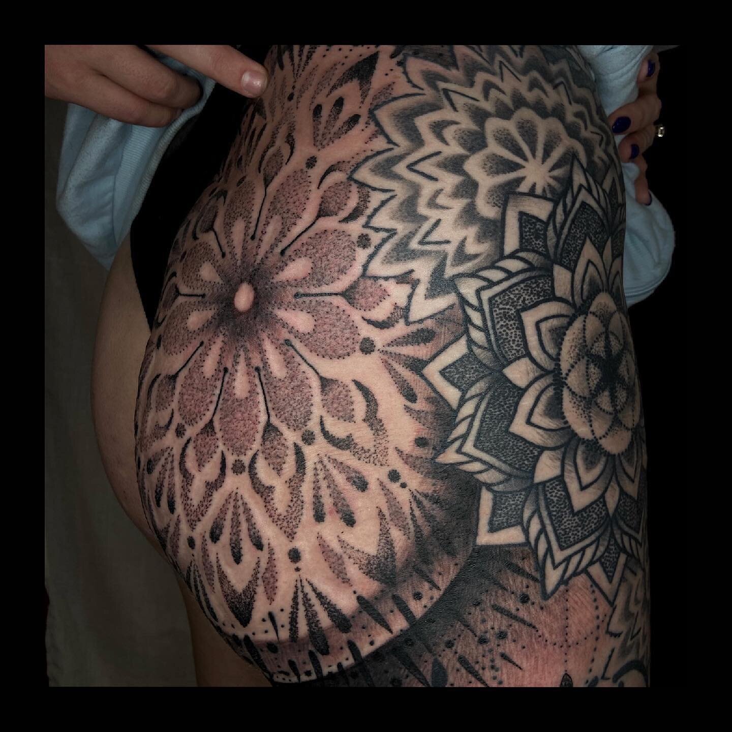 Artist: @dandunks_tattoo 
Shop: @intuitiontattoo 
Subject: Ornamental Side/Leg piece
.
.
.

#ornamentaltattoo #geometric #geometrictattoo #dotwork #blackandgreytattoo #suicidegirls  #tattoo #tattoos #girlswithtattoos #guyswithtattoos #inked #cttattoo