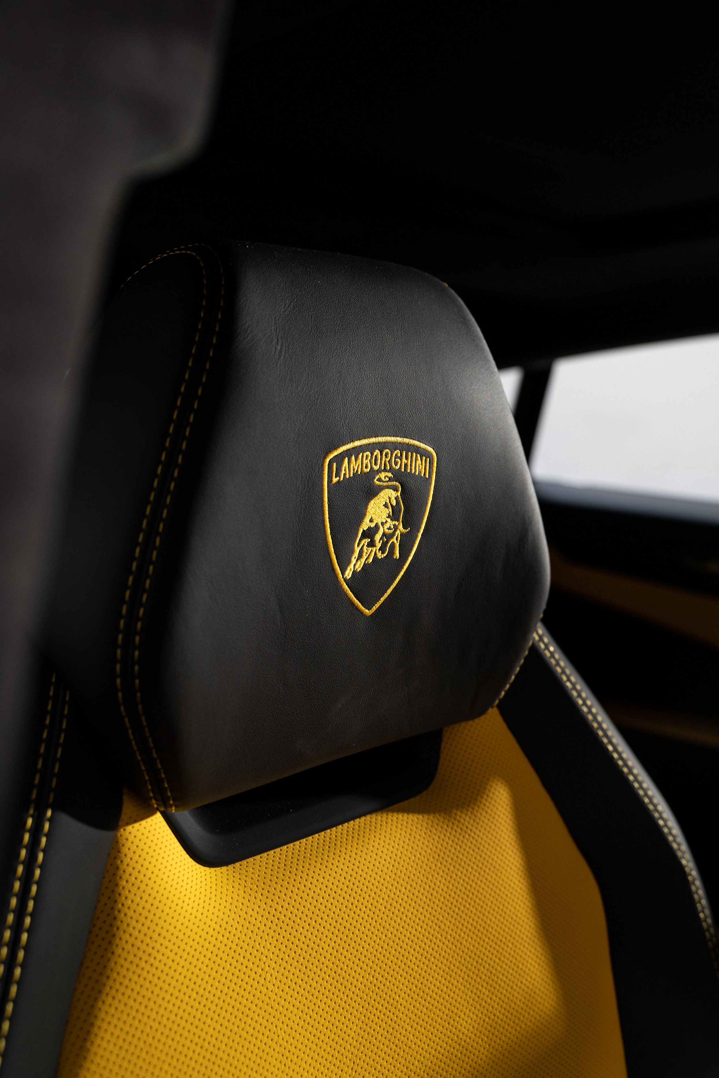 Z-Art Lamborghini Urus Dry Carbon Fiber Rampante Edizione Rear Diffuse –  CarGym