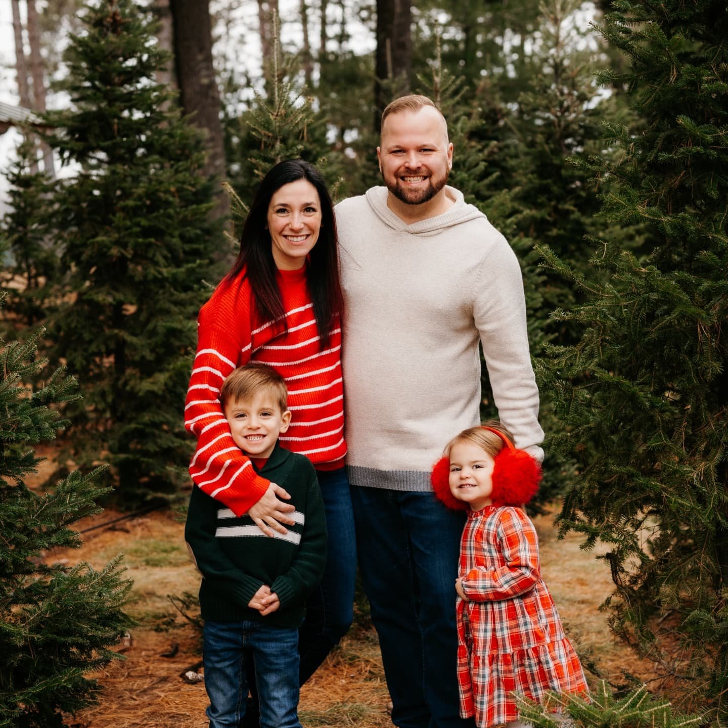 The most Christmasey family session goes to the Bares family🌲 

#christmasminisessions #christmas #christmasminis #familyphotography #christmasphotoshoot #familyphotographer #holidayminisessions #photography #christmasphotography #photographer #chri