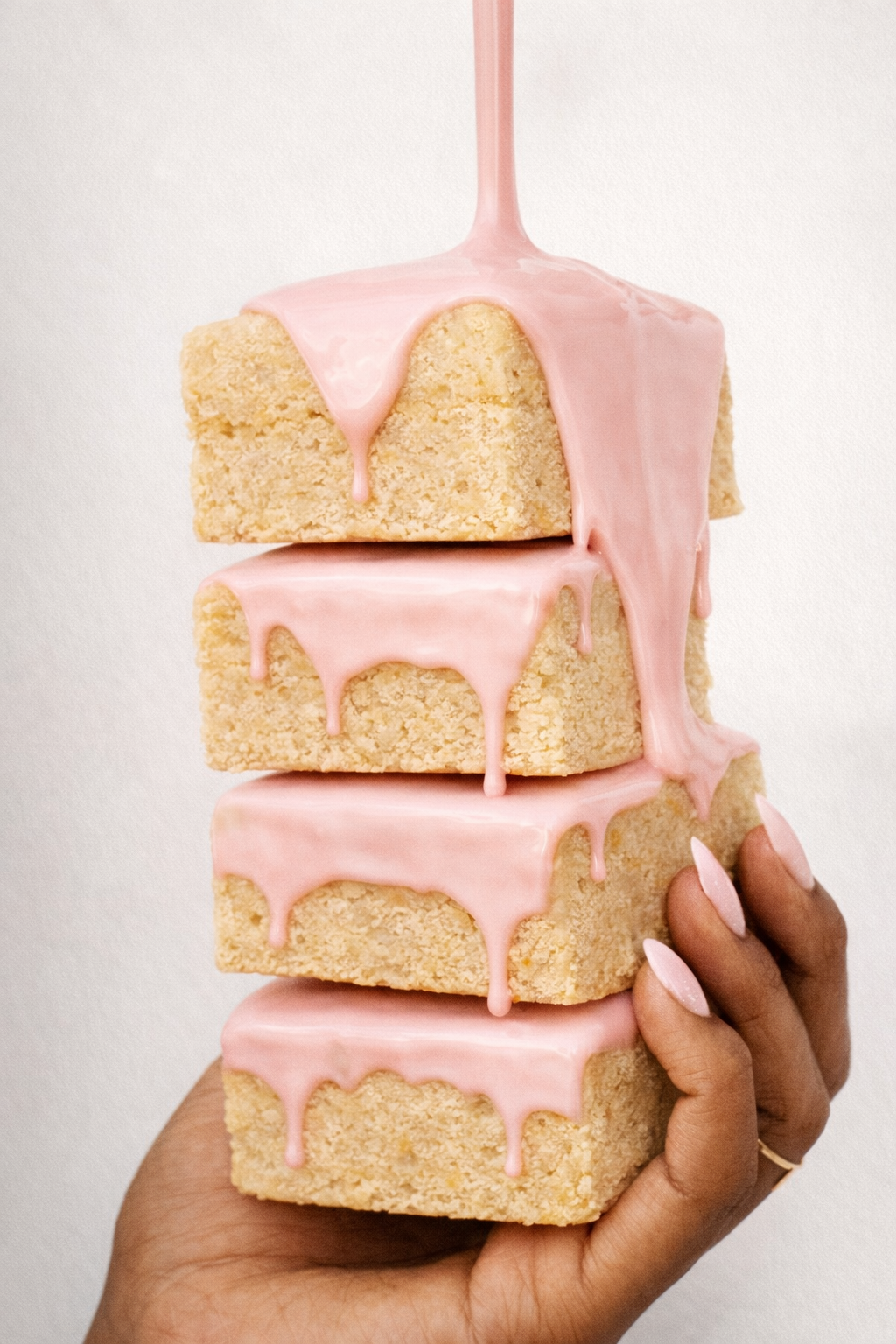 ROSE CRÈME BLONDIES