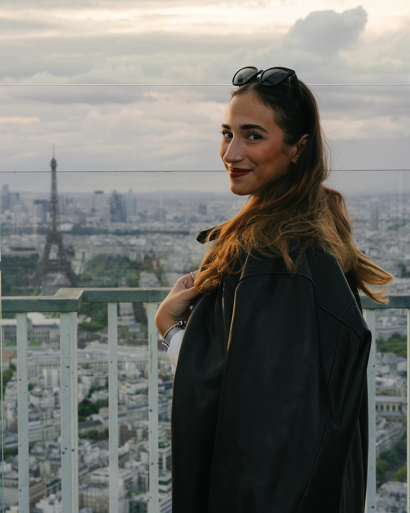 Paris with my nr. 1

📷 Sony A7 IV - 24-70 f/2.8

#ourstreetdays #parisphotography #streets_vision #streetgrammers #creativeoptic #apexshooters #toneception #thelensbible #visualgrams #shotsdelight #urbanromantix #urbanphotography #milliondollarvisua