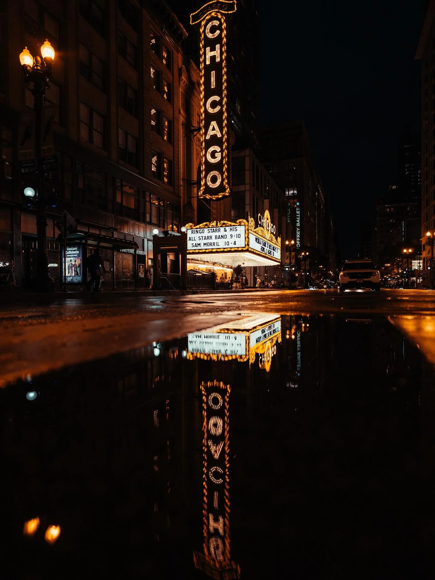 📷 Sony A7 IV - 20mm f/1.8
.
.
#longexposurephotography #chicagomoments #chicagophotography #chicagophotographers #ourstreetdays #streets_vision #urbanandstreet #streetleaks #urbanromantix #usaprimeshot #ourmoodydays #storyofthestreet #streetgrammers