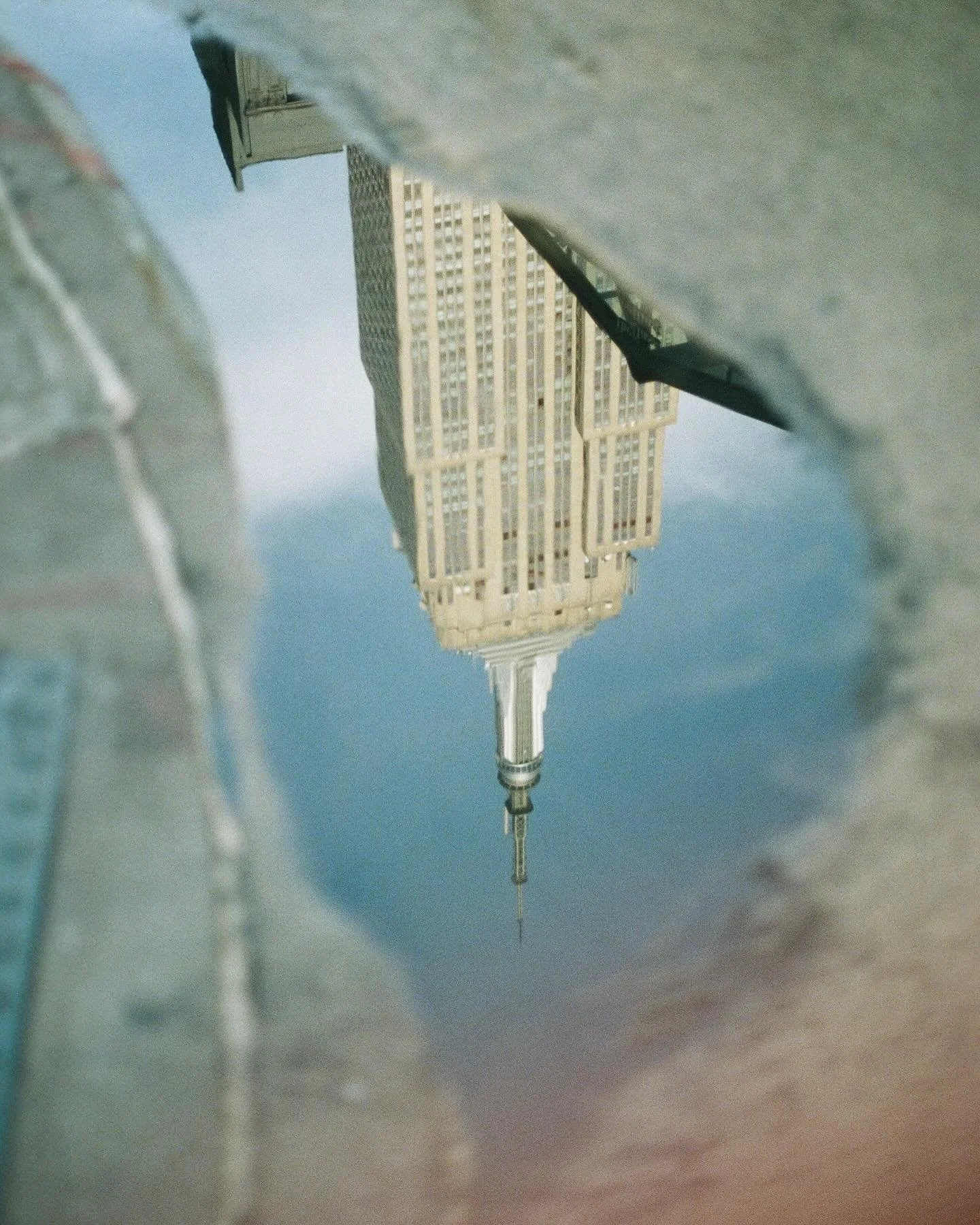 📷 Canon AE-1 - 50mm f/1.8
🎞️ Portra 800

#nycmoments #ourstreetdays #streets_vision #urbanandstreet #nycprimeshot #streetleaks #urbanromantix #ourmoodydays #storyofthestreet #streetgrammers #citykillerz #createcommune #canonae1 #street_ninjas #life