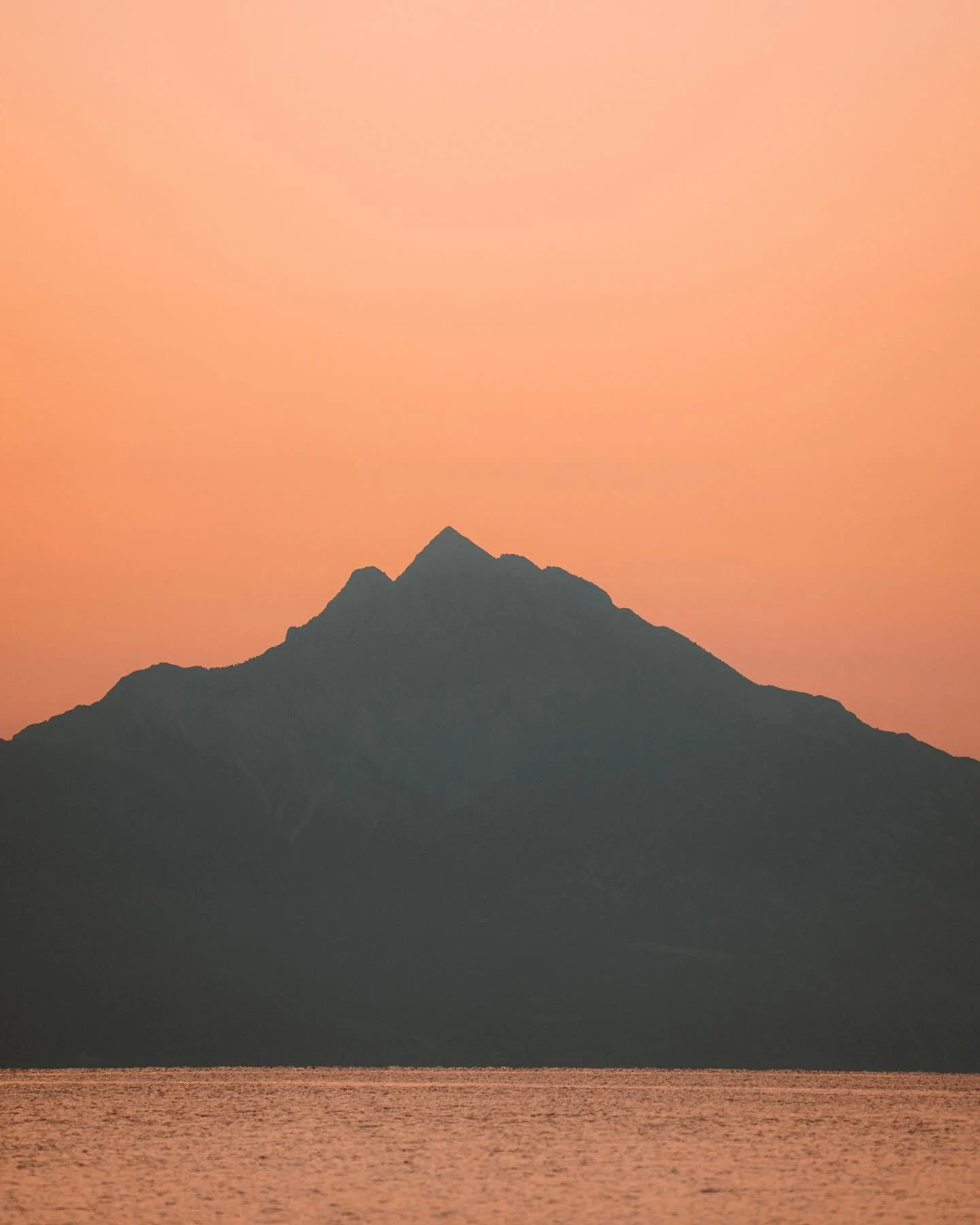 Morning silhouettes over Armenistis 

#greece #greecestagram #greecetravel #greece🇬🇷 #visualsoflife #outside_project #wonderful_places #theworldshotz #theglobewanderer #stayandwander #wondermore #beautifuldestinations #thelensbible #discoverer #wel