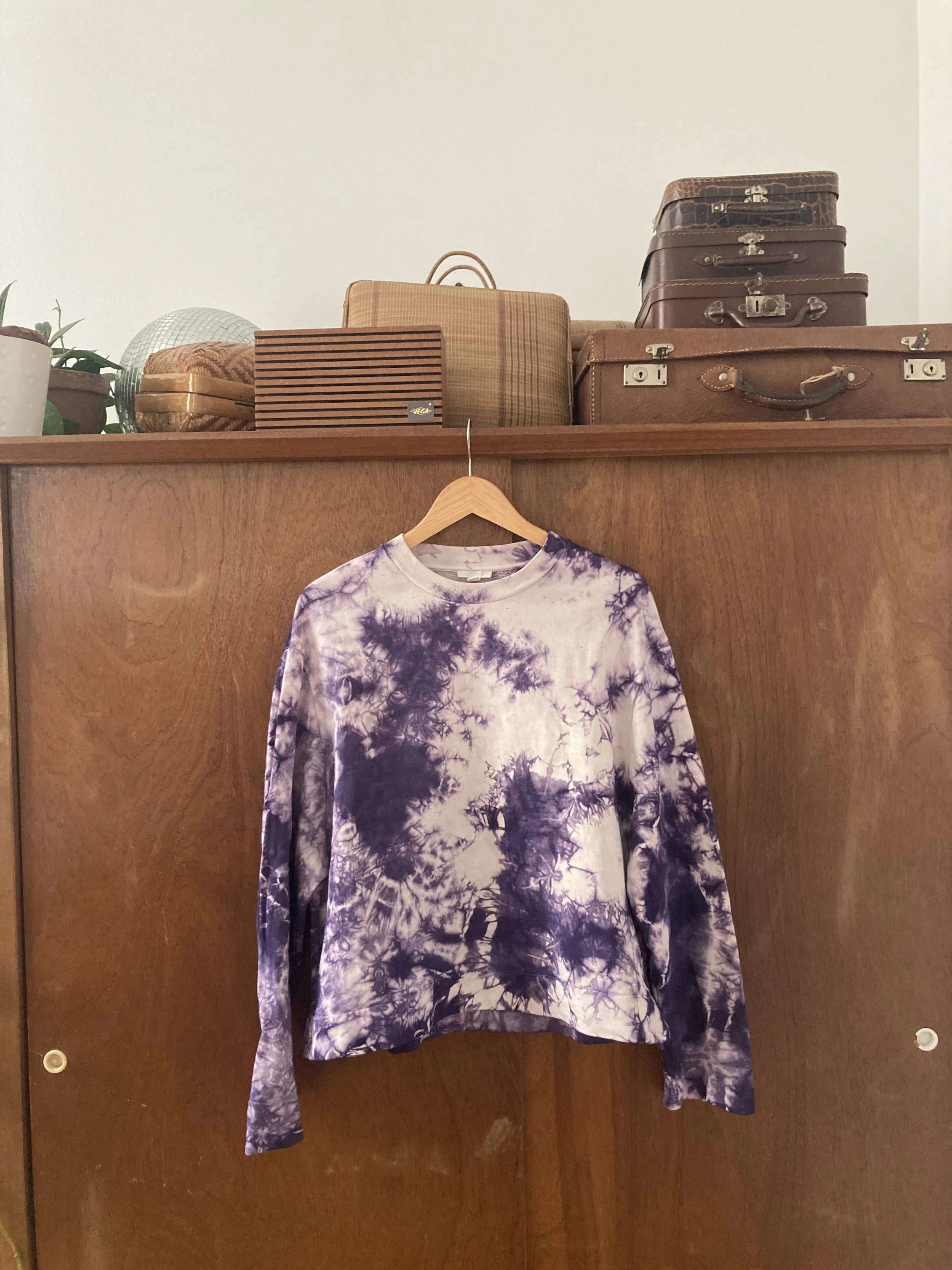 Pull personnalisé avec la technique du tie&dye