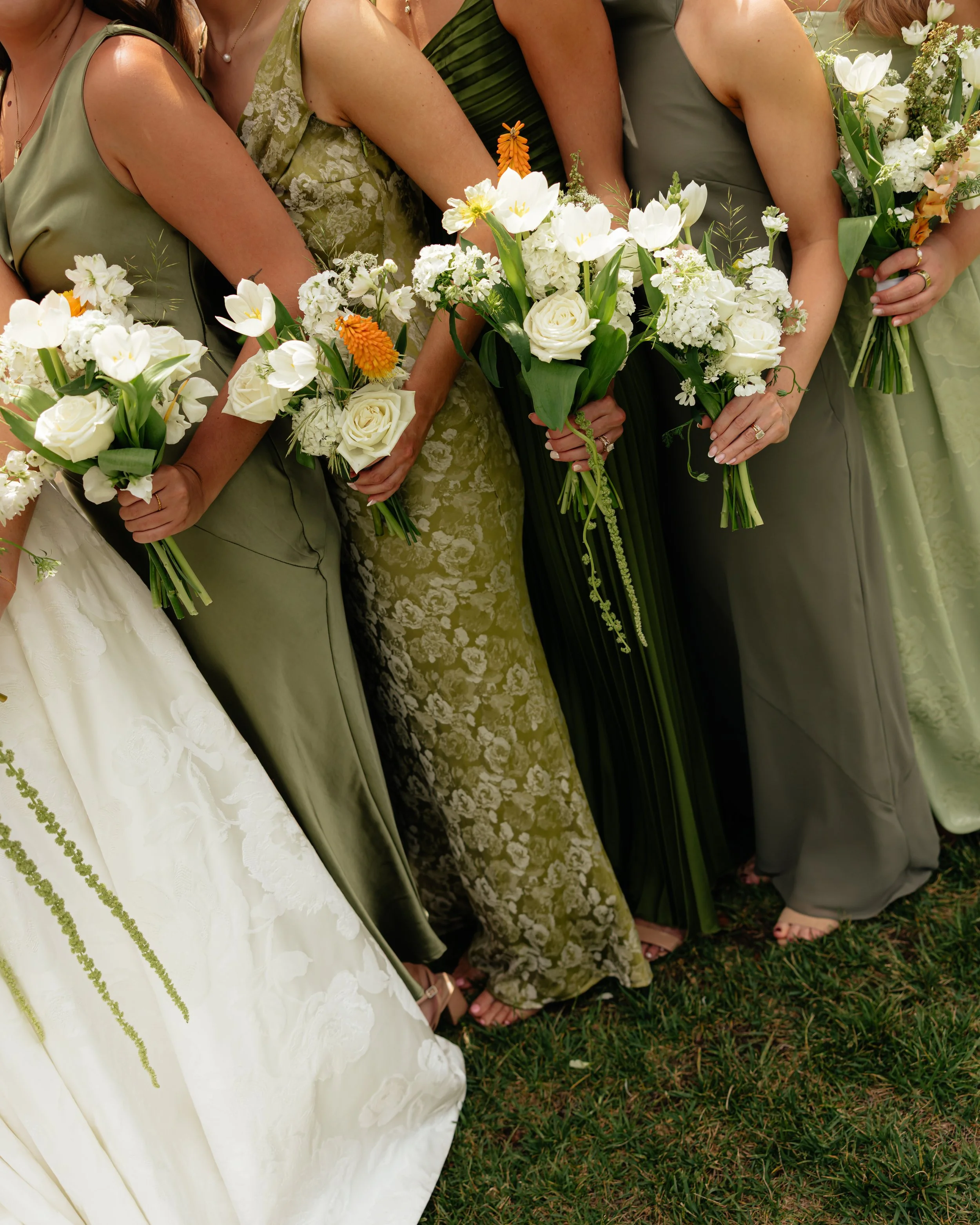 Romantic wedding florals at The Glasshouse at River Oaks in Kansas City, Missouri, designed by Holland Florals.