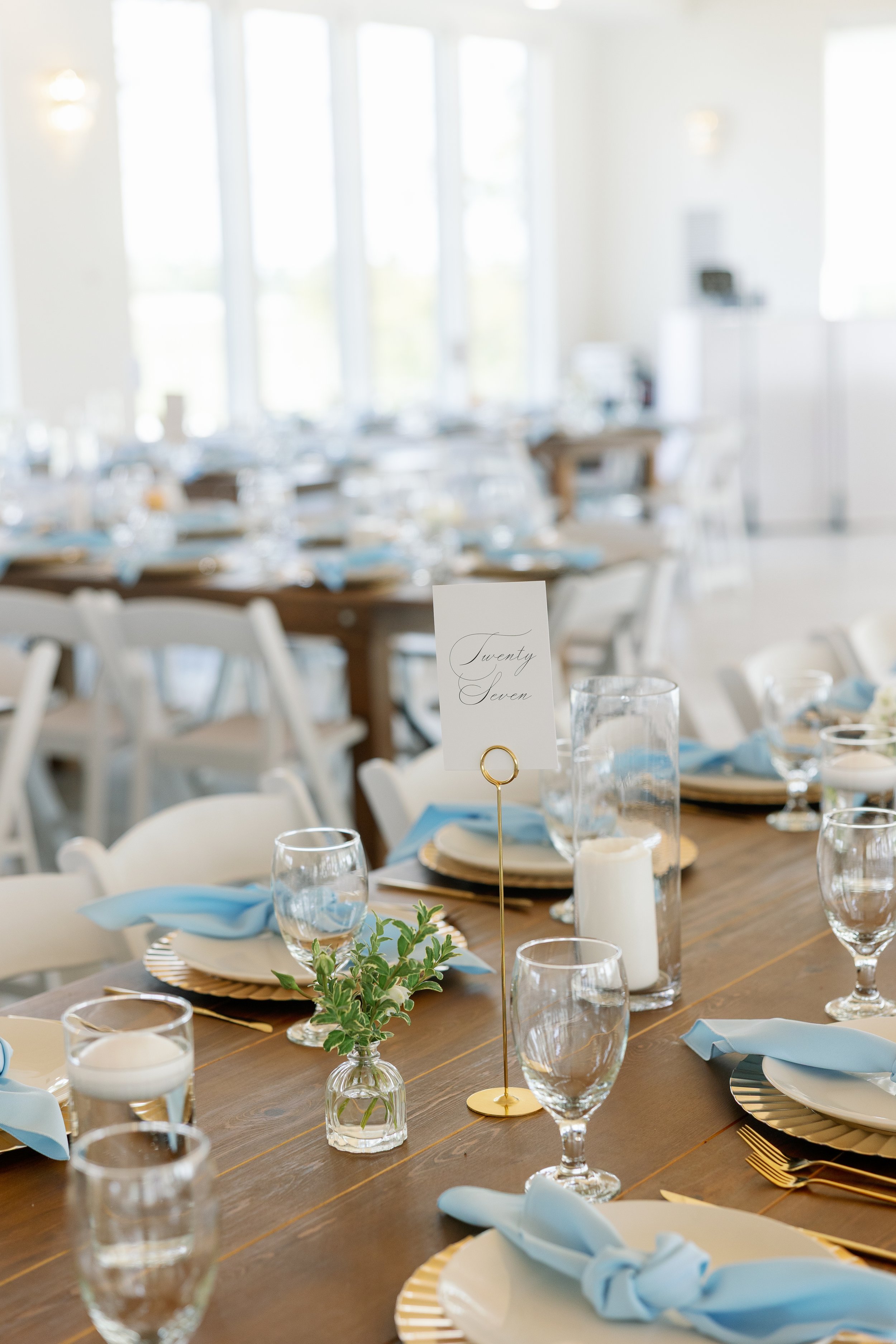 Reception floral styling with textured blooms and romantic color tones captured by Jennifer Wahlbrink Photography.