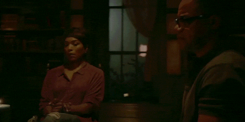 ahs6_dontwatchalone_ep03_v02.gif