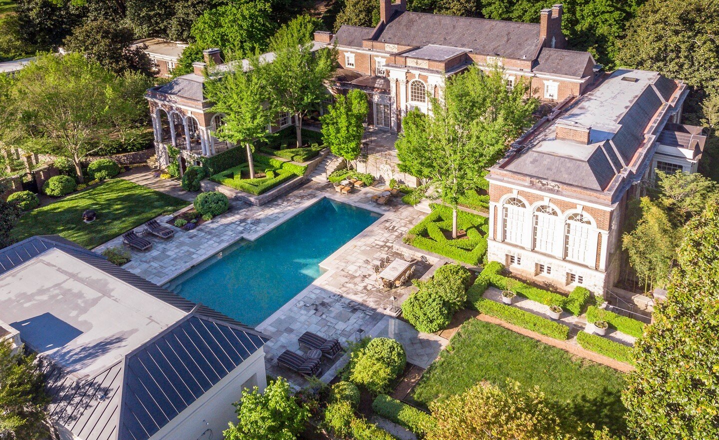 Sunshine is delicious, rain is refreshing, wind braces us up, snow is exhilarating; there is really no such thing as bad weather, only different kinds of good weather.
- John Ruskin
🦉⁠
Photo: @reedbrownphoto
Landscape Architecture: Ben Page @benpage