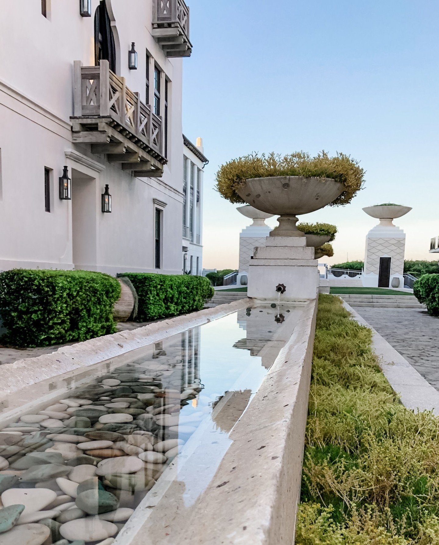 &quot; The sea, once it casts its spell, holds one its net of wonder forever.&quot; -Jacques Yves Cousteau
🦉
.
To see more of the project &quot;Alys Beach&quot; see the link in our bio.
.⁠
Landscape Architecture: Ben Page @benpagelandscape⁠
.⁠
#land