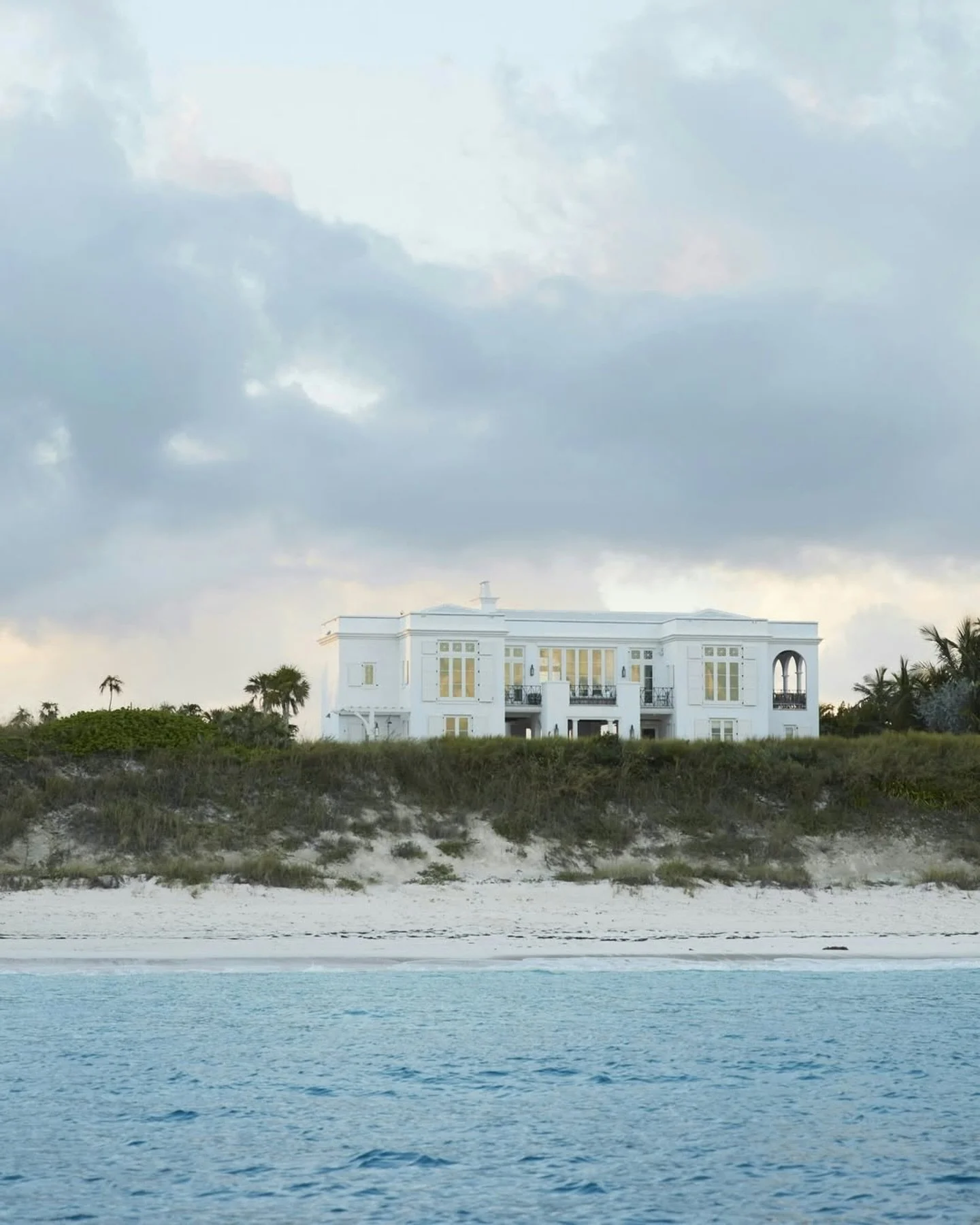 &ldquo;Seaside facades rise calmly against blue horizons.&rdquo; @mcalpinehouse 

#ResidentialArchitecture #CustomArchitecture #CoastalDesign #DreamHome #inheritablehome #McALPINE

@mcalpinehouse 
@susanferrier 
@rayboothdesign 
@wabranowicz 
@benpag