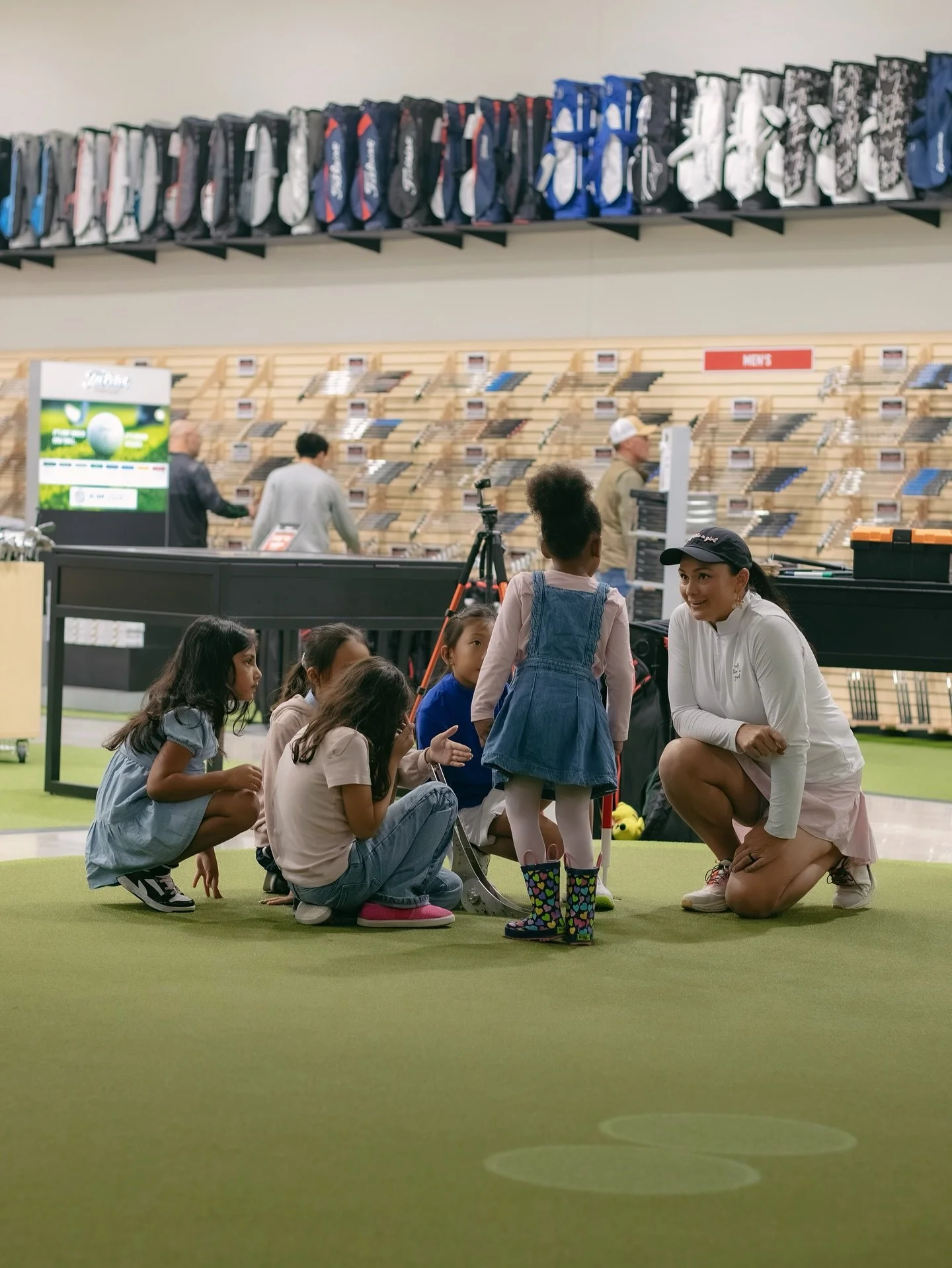 Too cold outside? 🧊 No problem 🏌🏻&zwj;♀️⛳️

thank you @megangolfpro and @2ndswinggolf for inviting me to capture this pop-up event! excited to share more from this event&hellip;

#photography #photographer #golf #golfing #secondswing #videography 