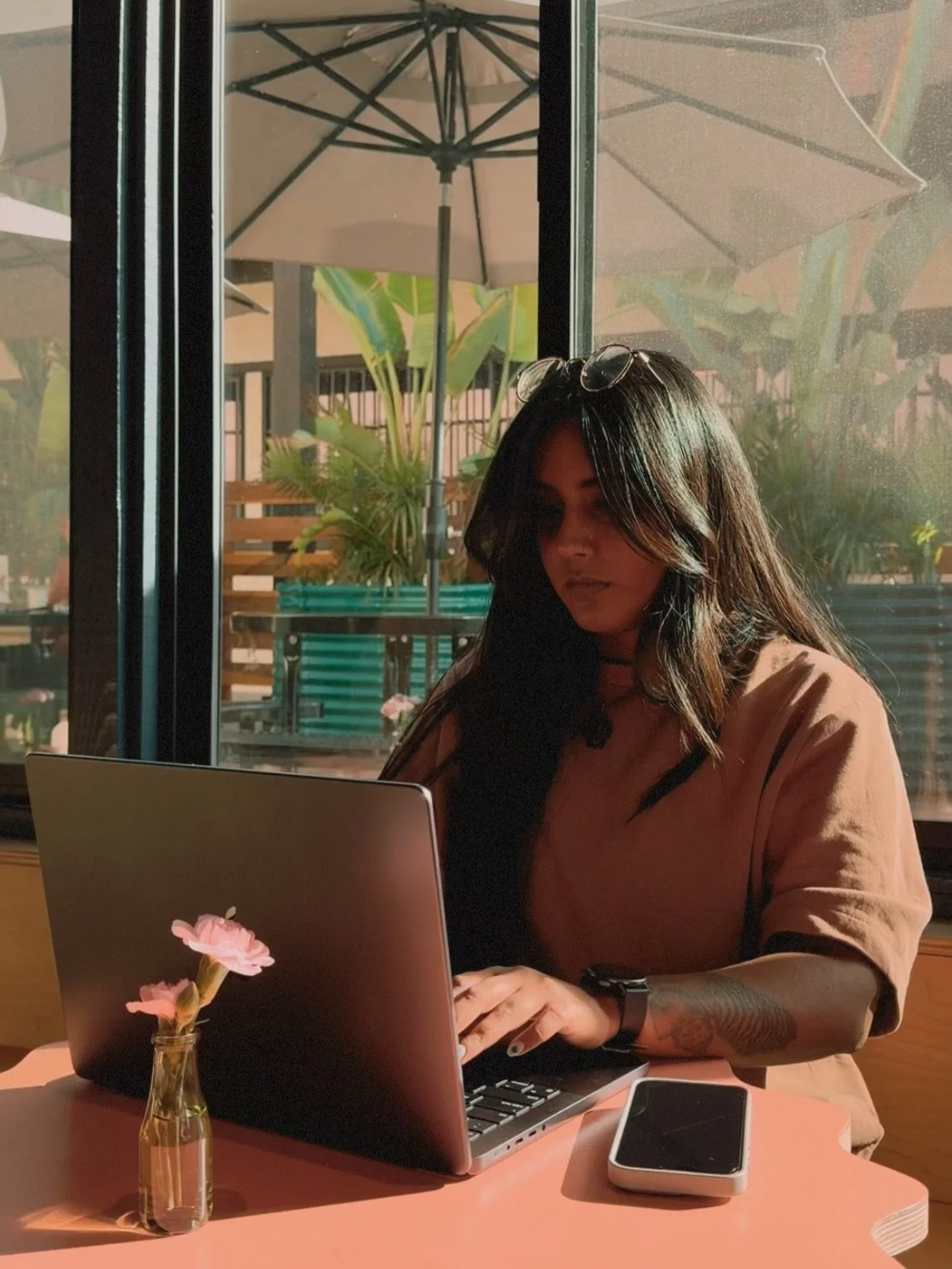 November 2025 in the life of an illustrator &amp; designer. A once in a blue moon, spontaneous cry in the back of an uber is necessary for the soul.

#lifeofadesigner #graphicdesignerlife #graphicdesigner #branddesigner #illustrator