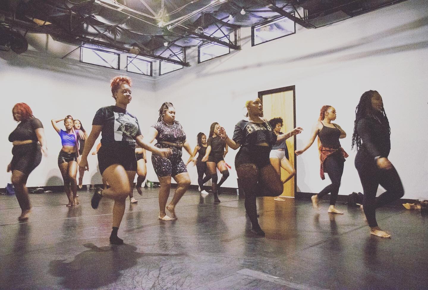 Large dance studio rental space available now!

#womenempowerment #powerful #womendance #womanownedbusiness #dallas #dallasdance #dancing #womendance #dallashiphop #dallasrental #studiorental #dallasartist