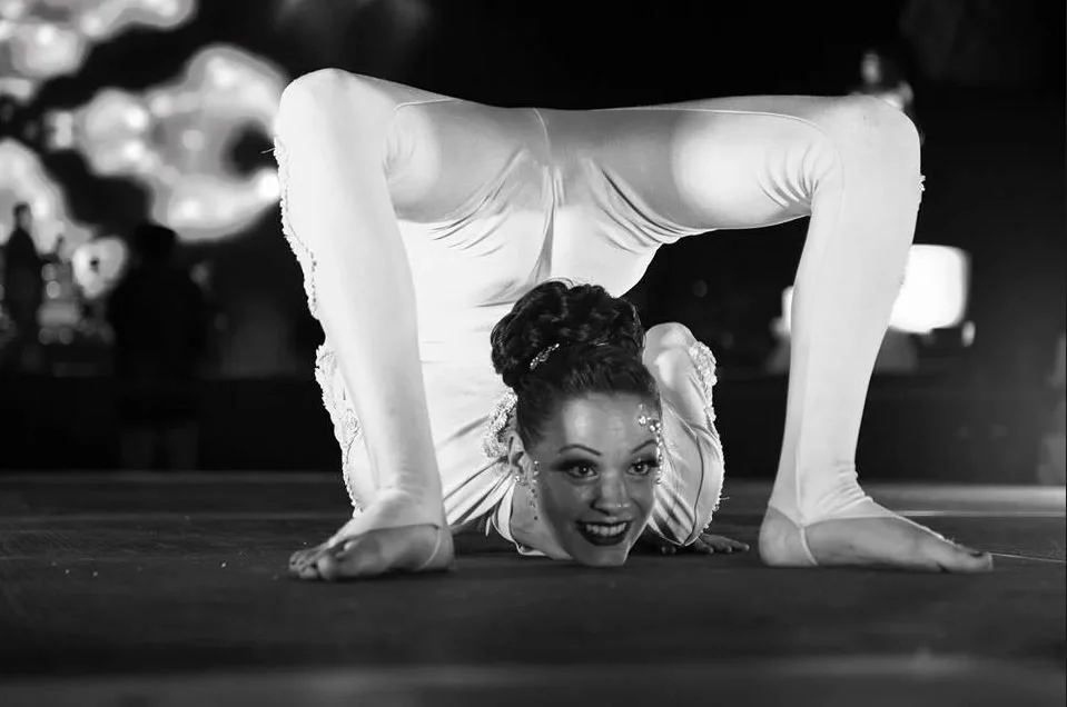 kelli_brown_contortionist_Dallas_circus_performer_Soar_Creative_performer.JPG