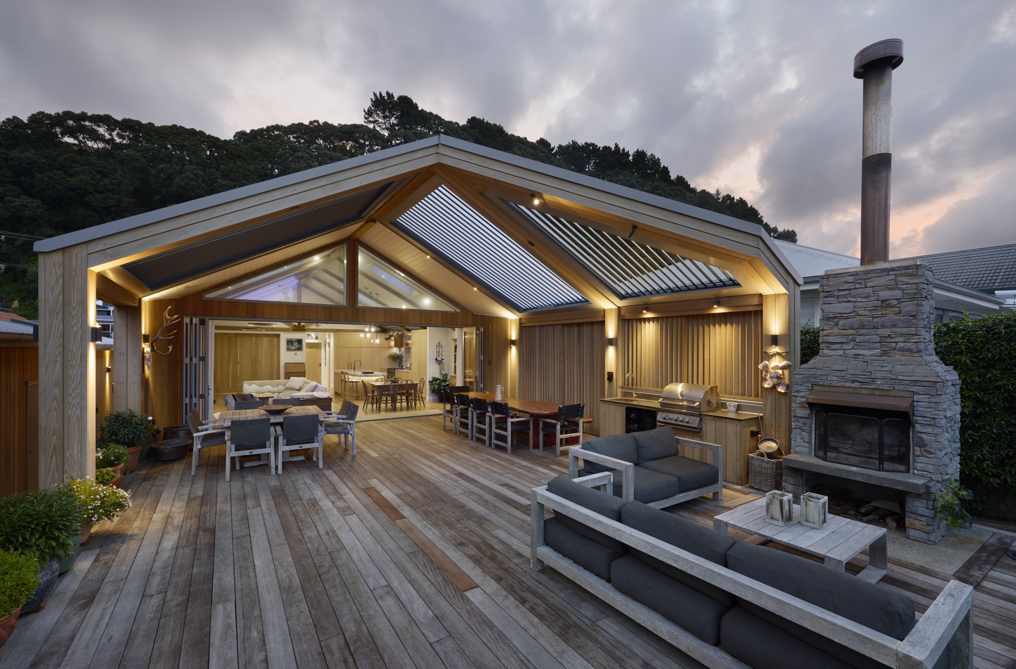 Elevated Coastal Living: An Earth-Grounded New Build Sanctuary