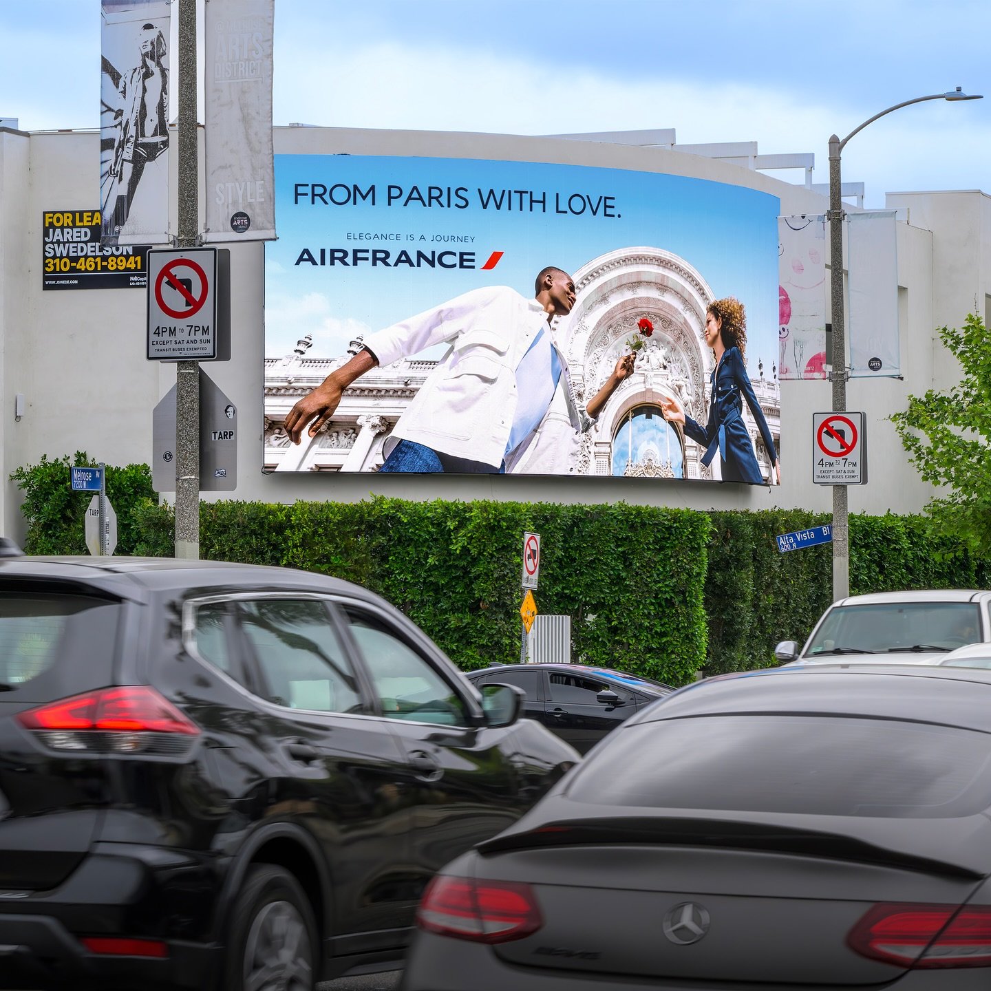 From Paris to Melrose 🌹 @airfrance brings the city of love to the streets of Los Angeles on Melrose Lights | East.