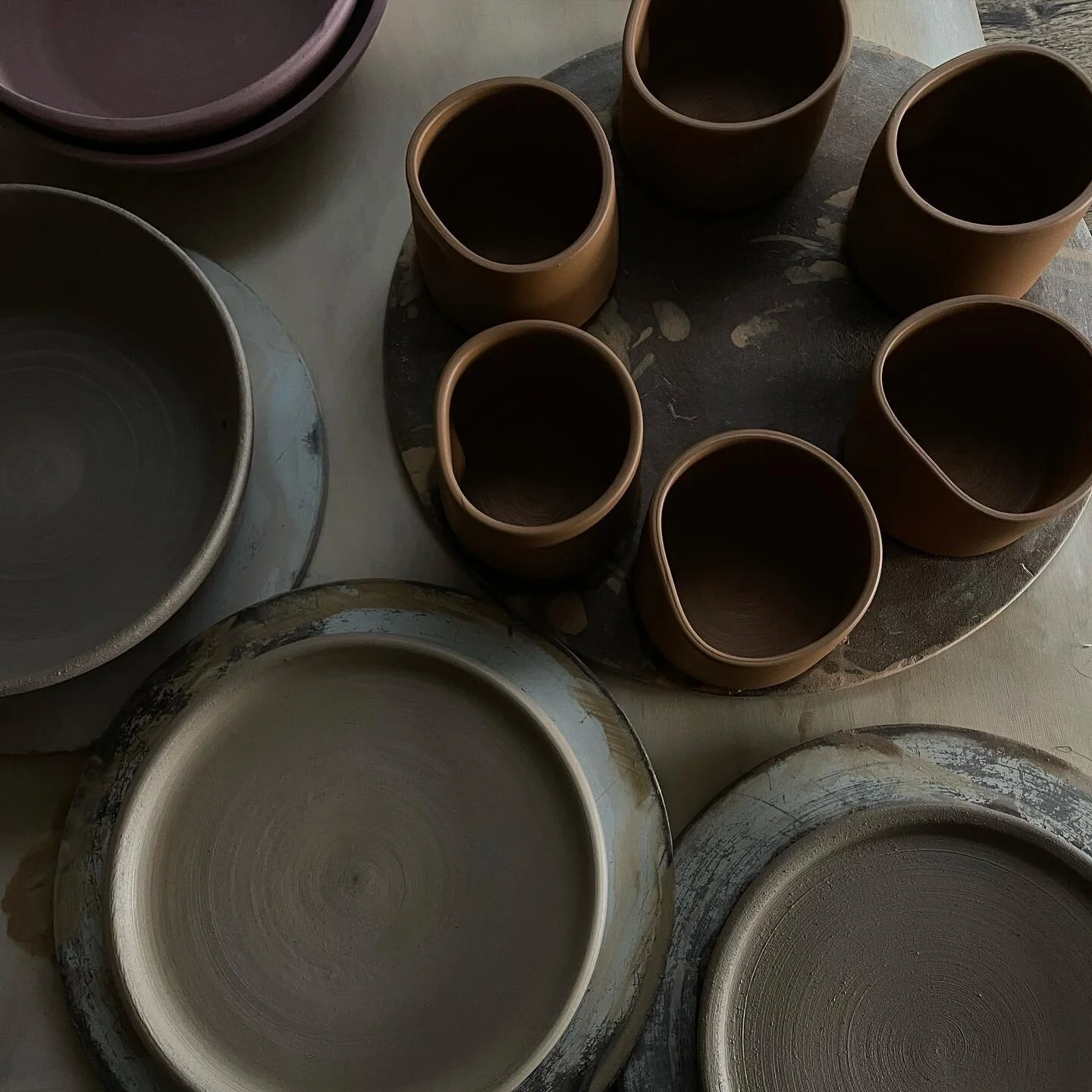 How dose a vessels form compliment it&rsquo;s function? 

An objectives visual form is what draws us to it but the pleasure of the vessel&rsquo;s function invites us reach for it time and time again. The relationship between form and function has had